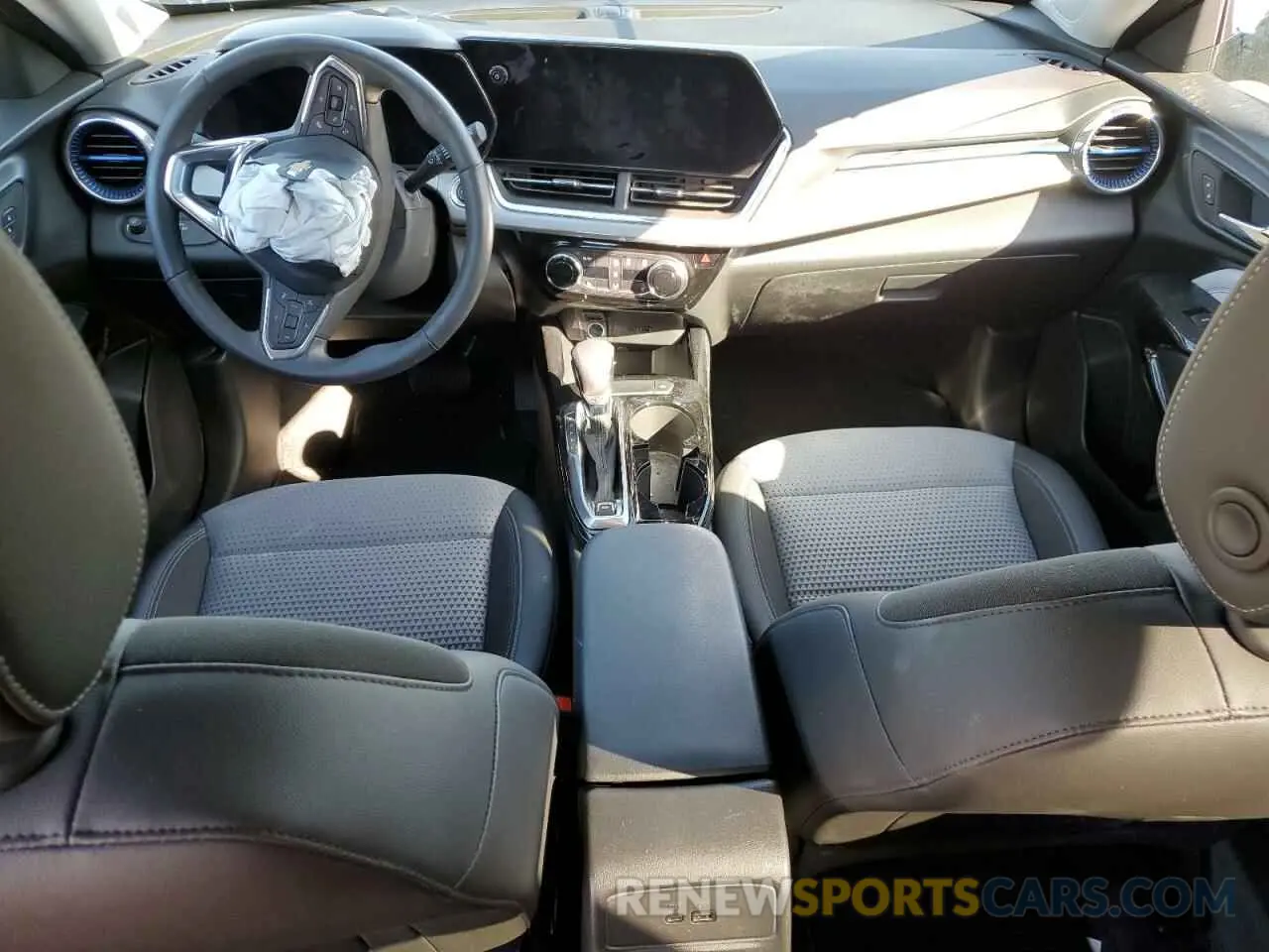 8 Photograph of a damaged car KL77LHE26RC160469 CHEVROLET TRAX 2024