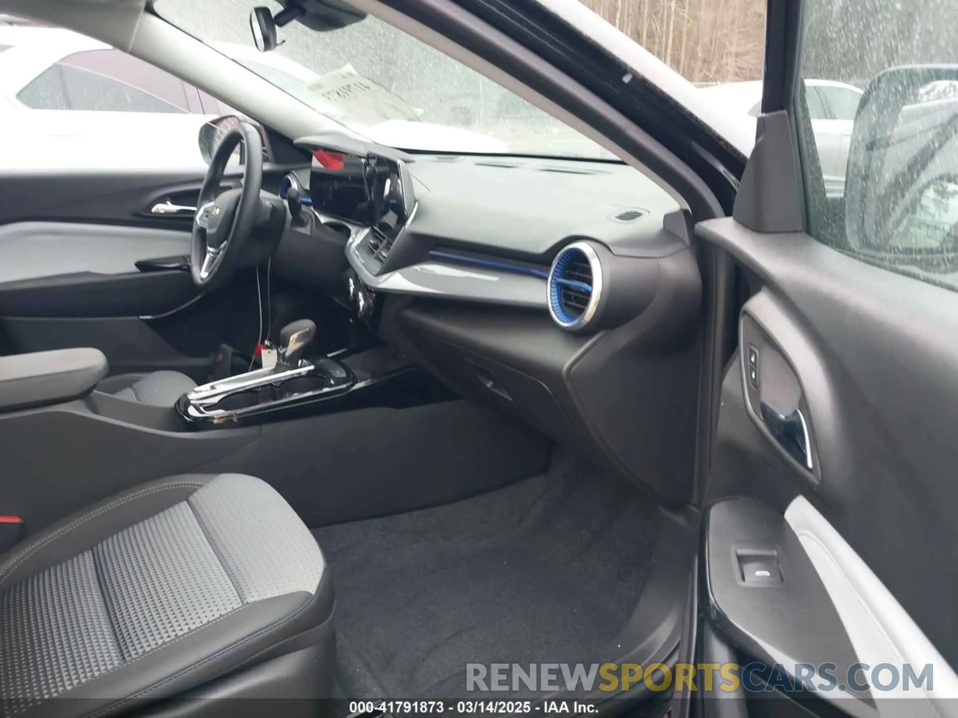 5 Photograph of a damaged car KL77LHE27RC102287 CHEVROLET TRAX 2024