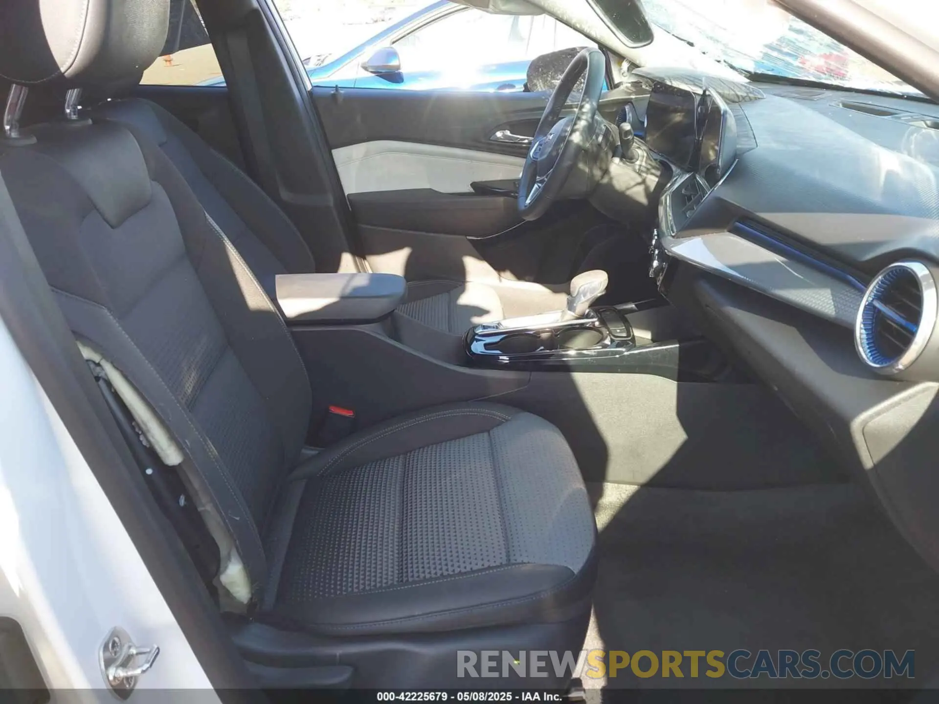 5 Photograph of a damaged car KL77LHE27RC164630 CHEVROLET TRAX 2024