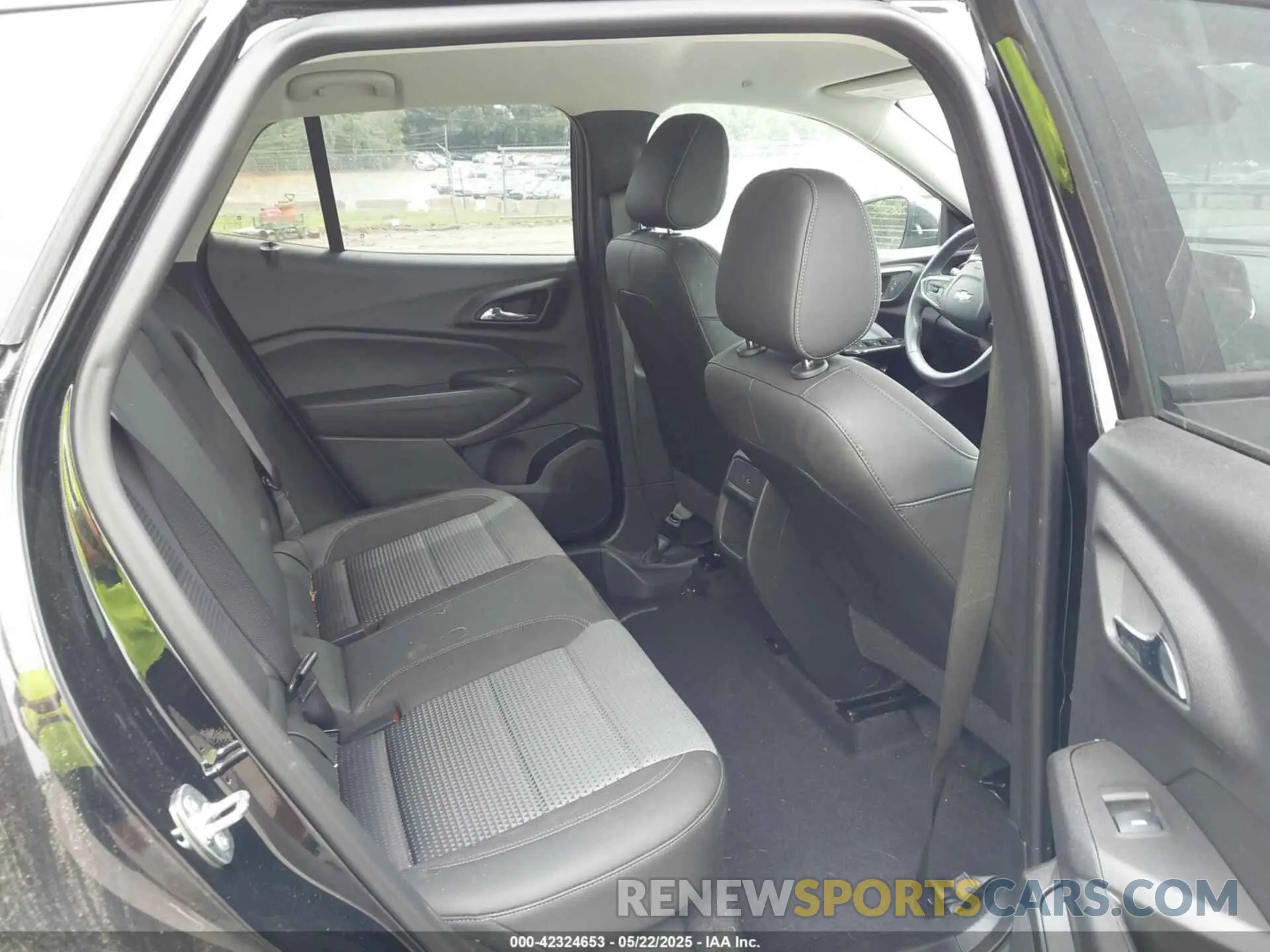 8 Photograph of a damaged car KL77LHE28RC005549 CHEVROLET TRAX 2024