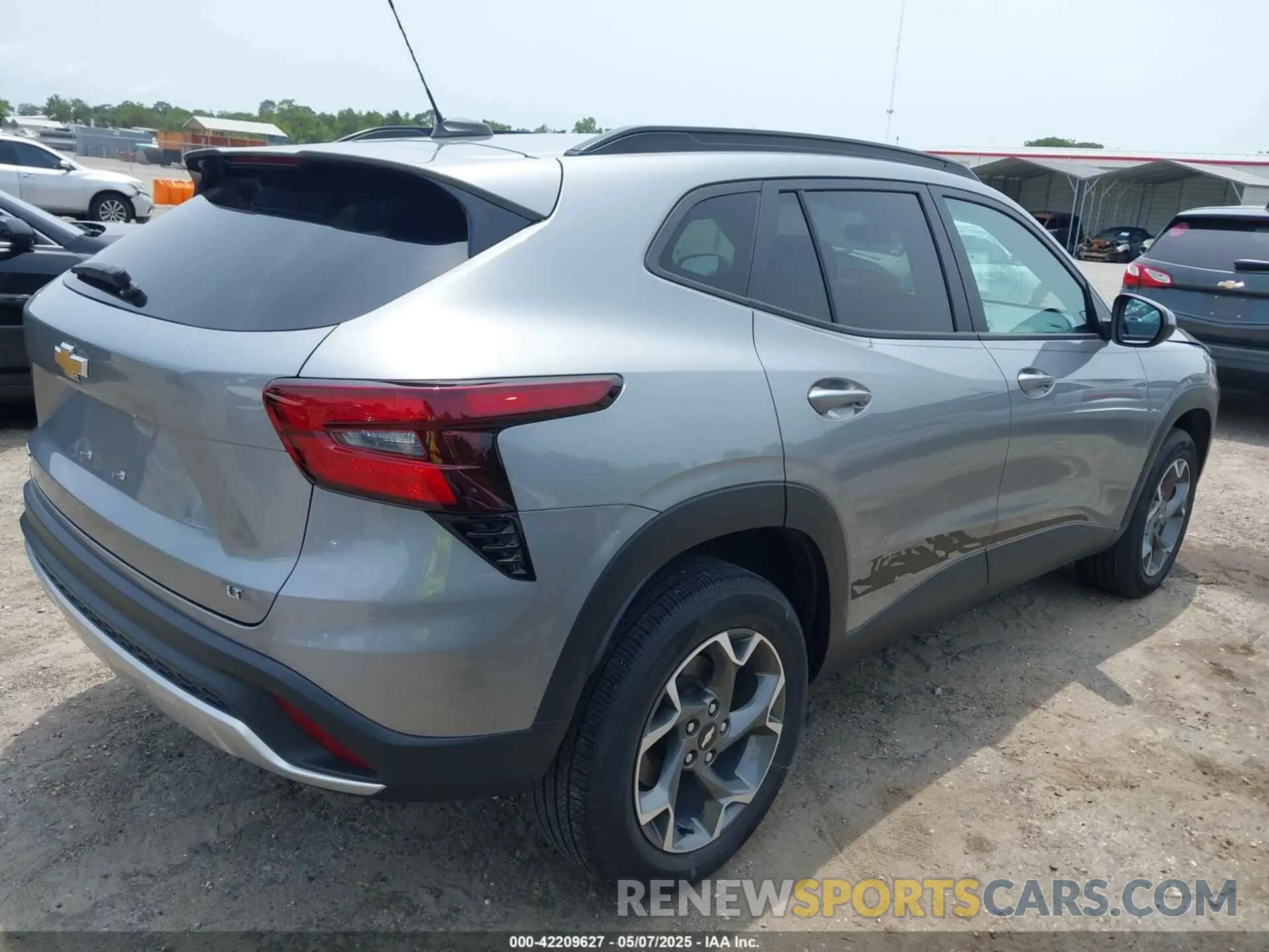 4 Photograph of a damaged car KL77LHE28RC019922 CHEVROLET TRAX 2024