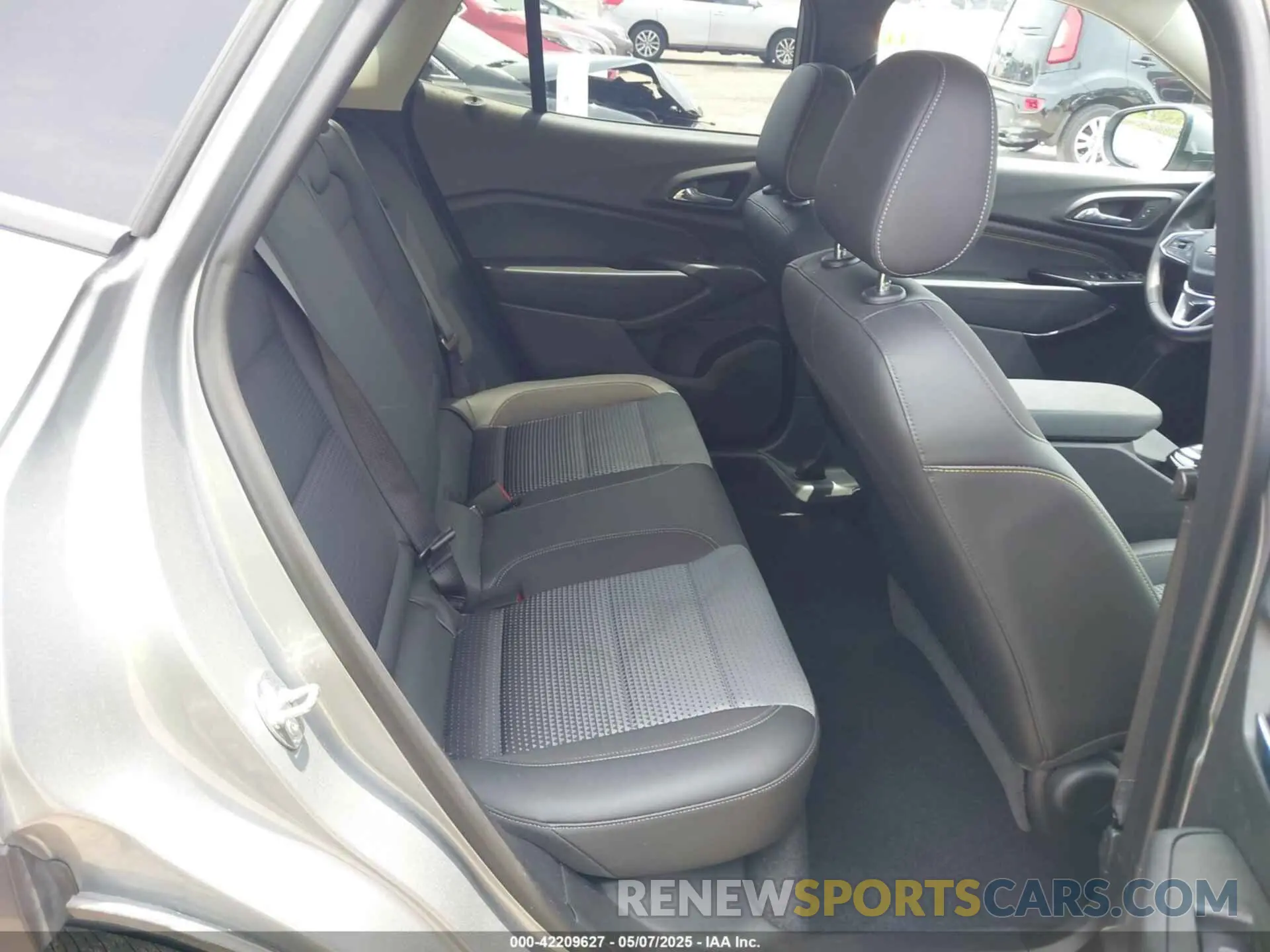 8 Photograph of a damaged car KL77LHE28RC019922 CHEVROLET TRAX 2024