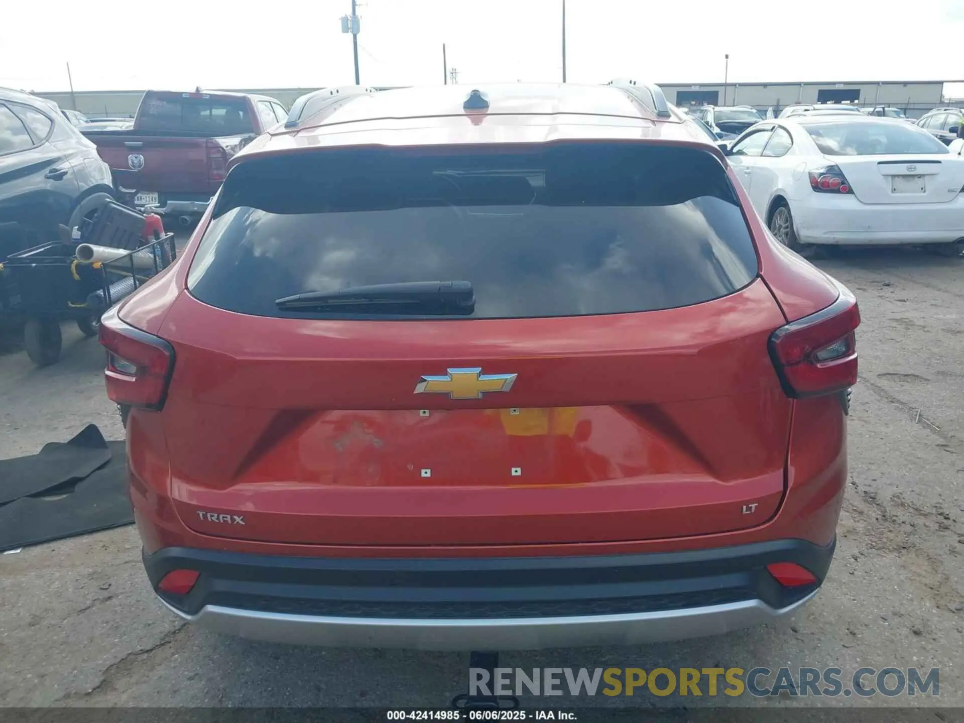 17 Photograph of a damaged car KL77LHE28RC027325 CHEVROLET TRAX 2024