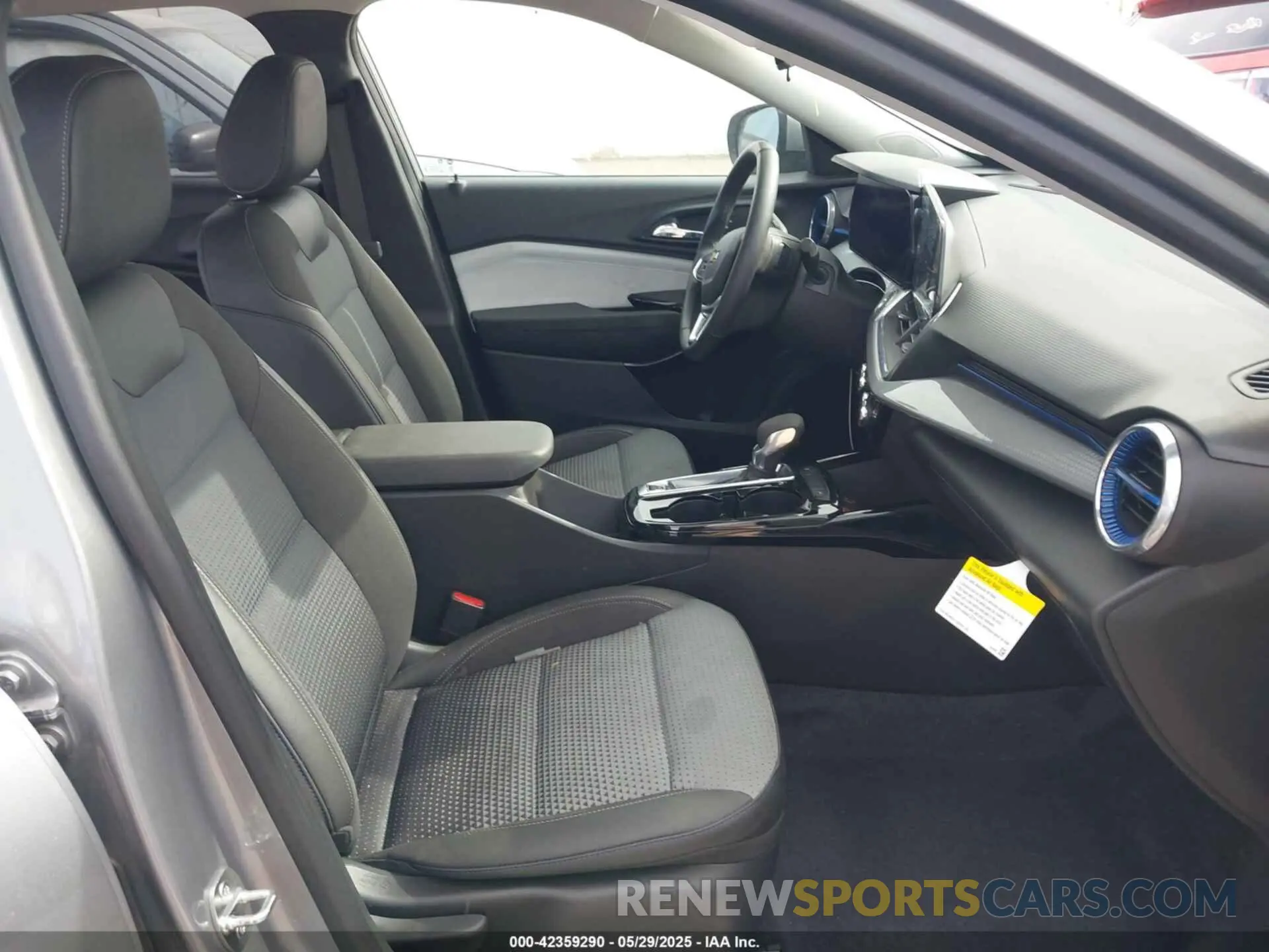 5 Photograph of a damaged car KL77LHE28RC043430 CHEVROLET TRAX 2024