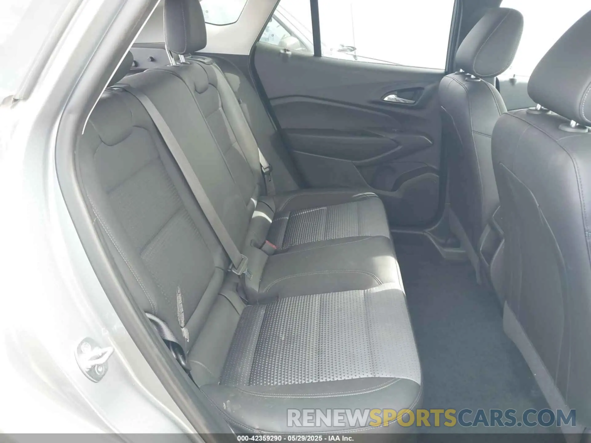 8 Photograph of a damaged car KL77LHE28RC043430 CHEVROLET TRAX 2024