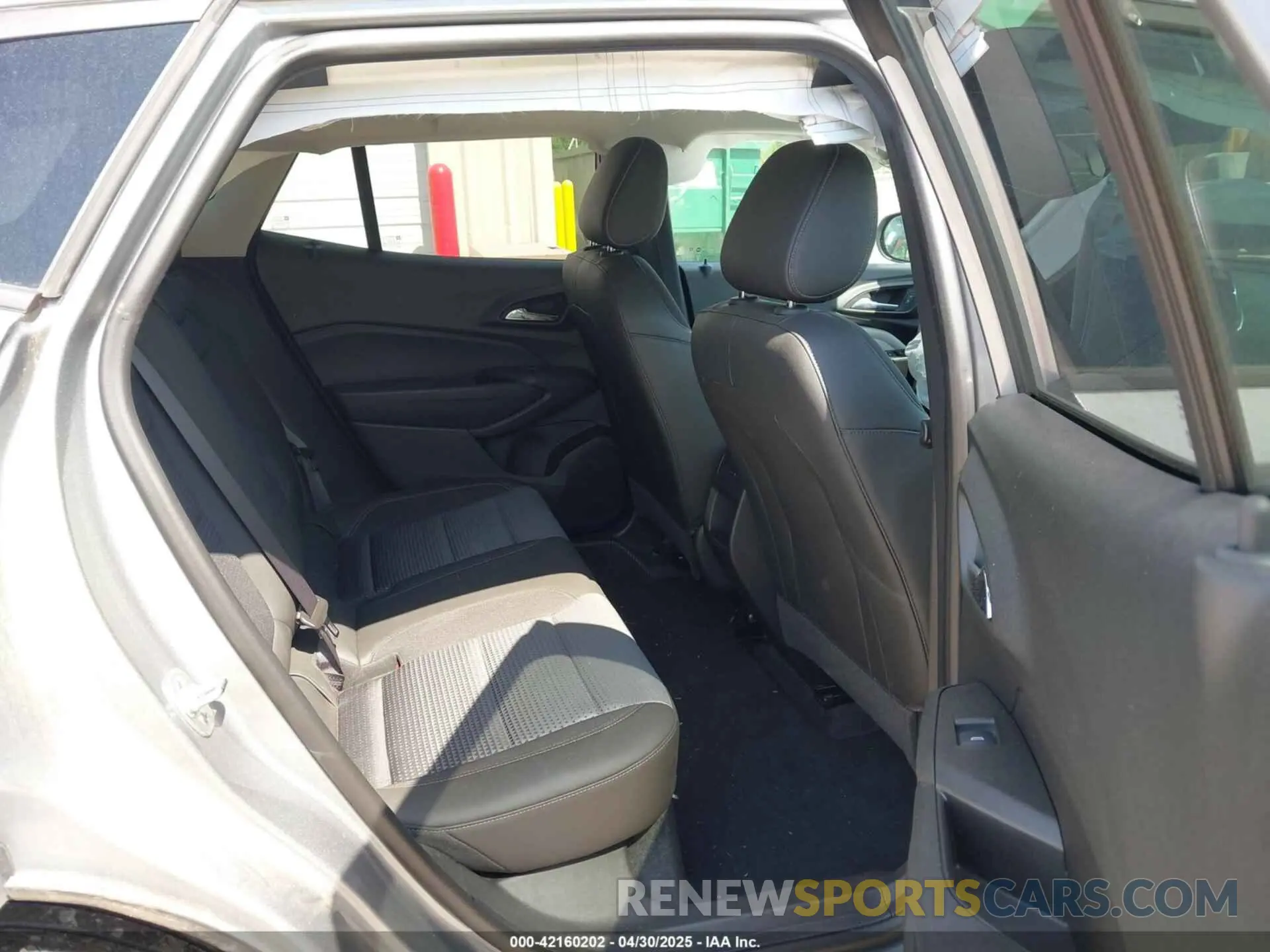 8 Photograph of a damaged car KL77LHE28RC191013 CHEVROLET TRAX 2024