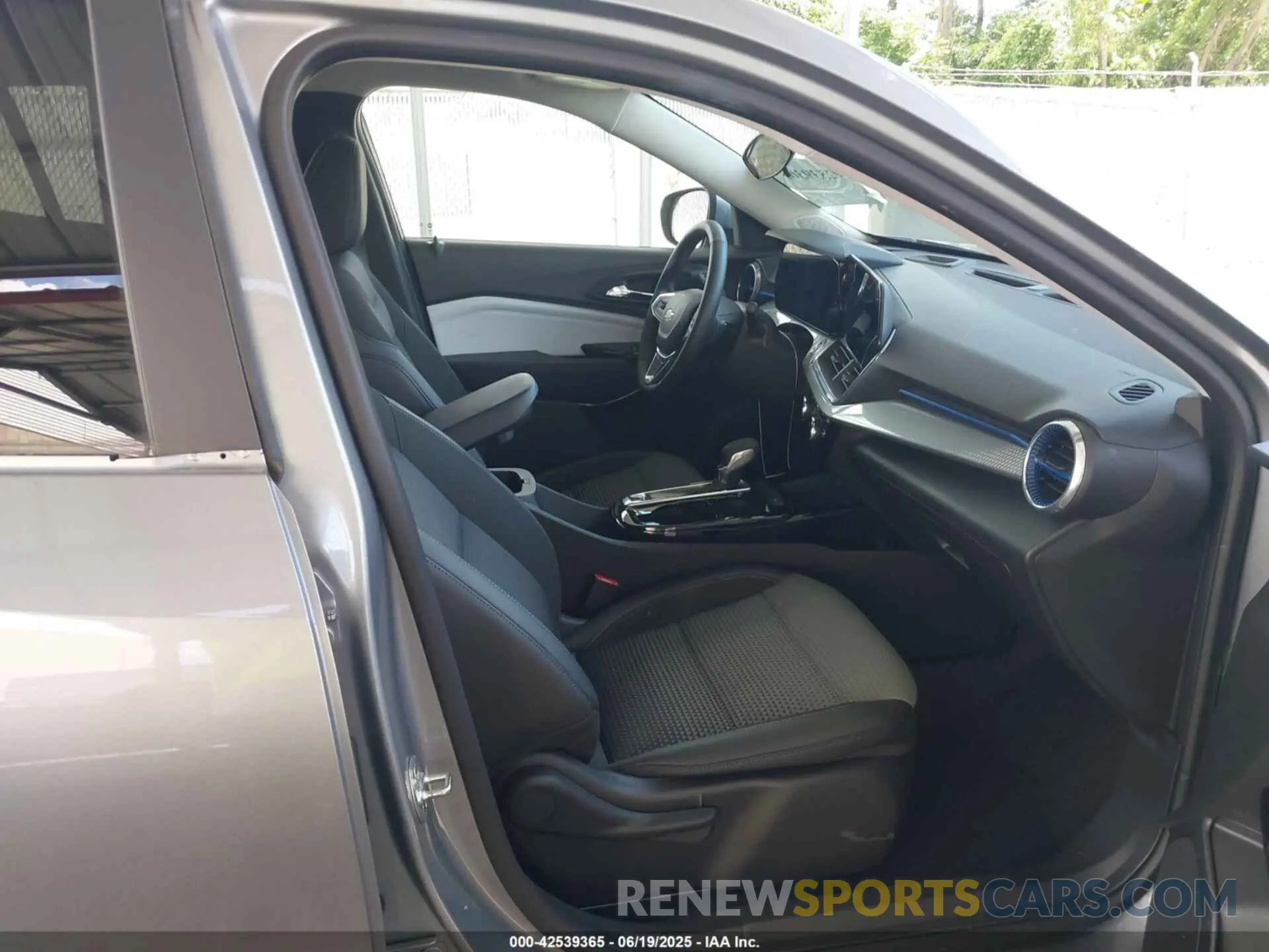 5 Photograph of a damaged car KL77LHE28RC221692 CHEVROLET TRAX 2024
