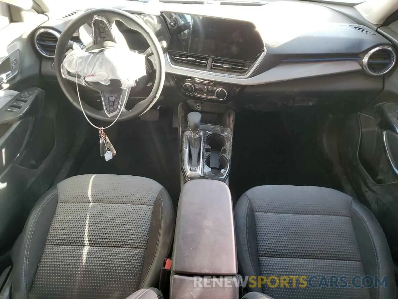 8 Photograph of a damaged car KL77LHE28RC225872 CHEVROLET TRAX 2024
