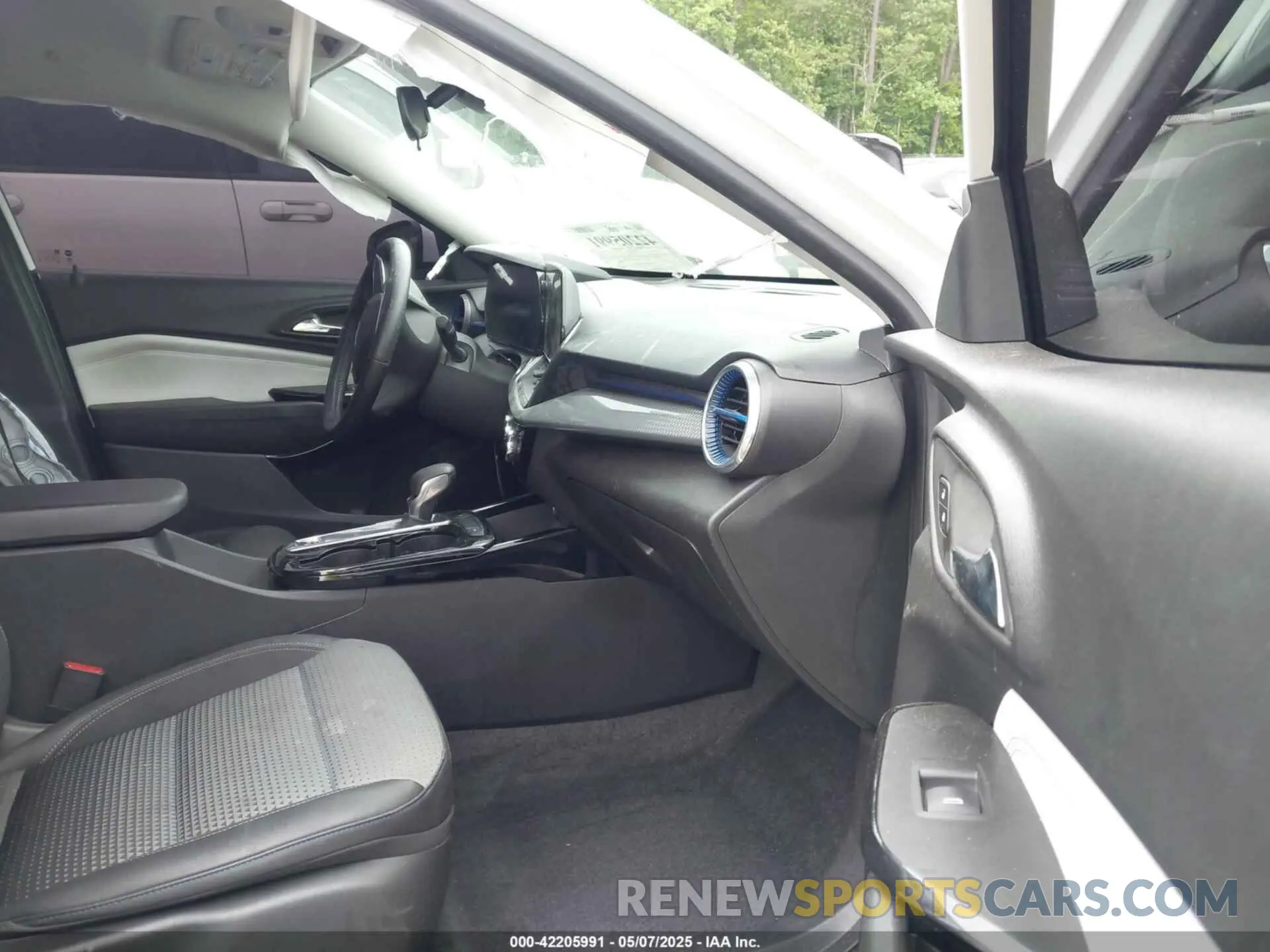 5 Photograph of a damaged car KL77LHE29RC211107 CHEVROLET TRAX 2024
