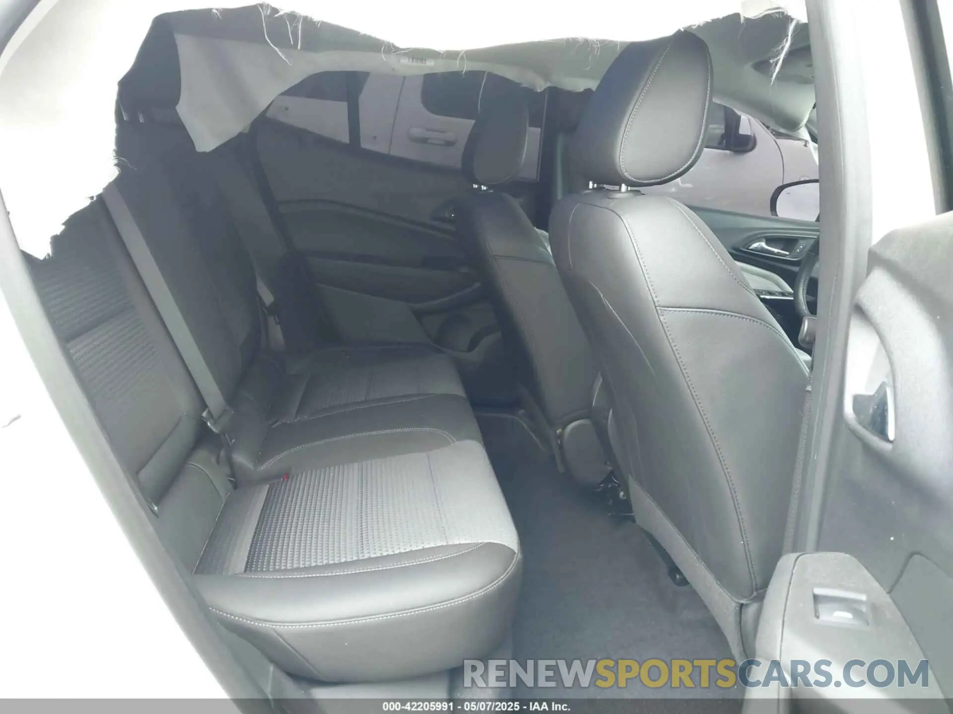 8 Photograph of a damaged car KL77LHE29RC211107 CHEVROLET TRAX 2024