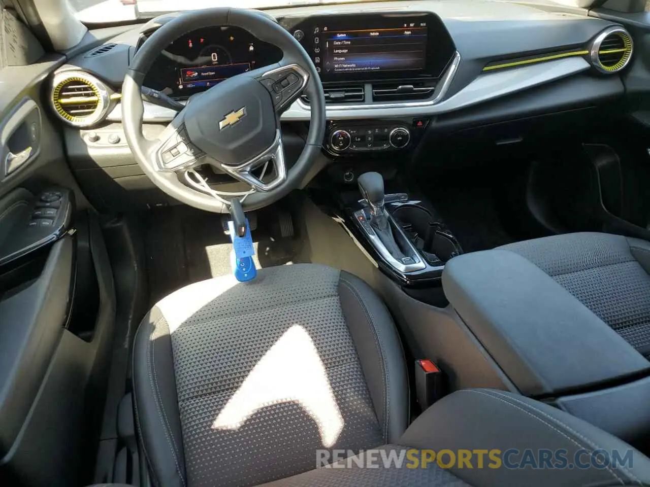 8 Photograph of a damaged car KL77LHE29RC245645 CHEVROLET TRAX 2024