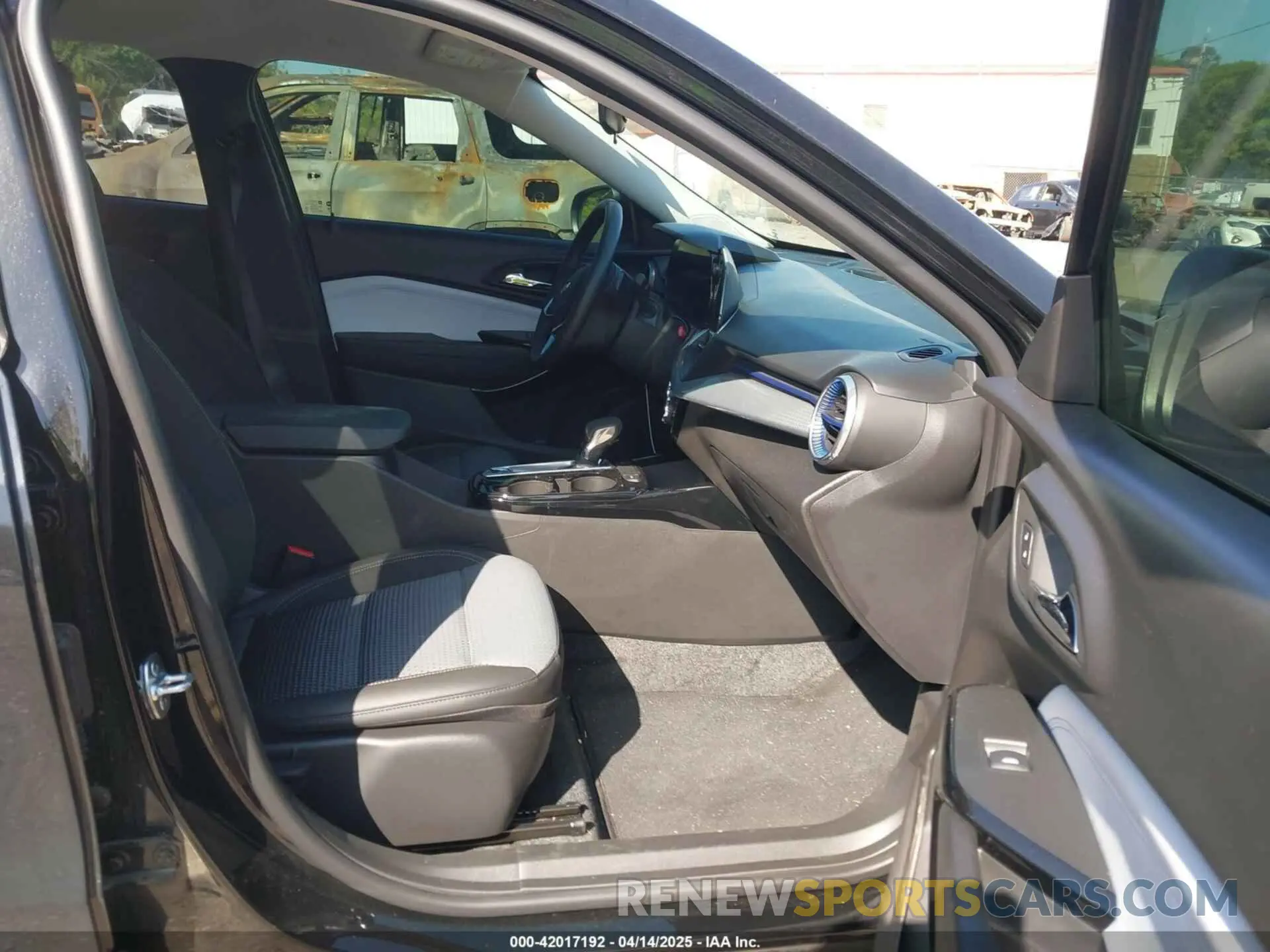 5 Photograph of a damaged car KL77LHE2XRC113686 CHEVROLET TRAX 2024