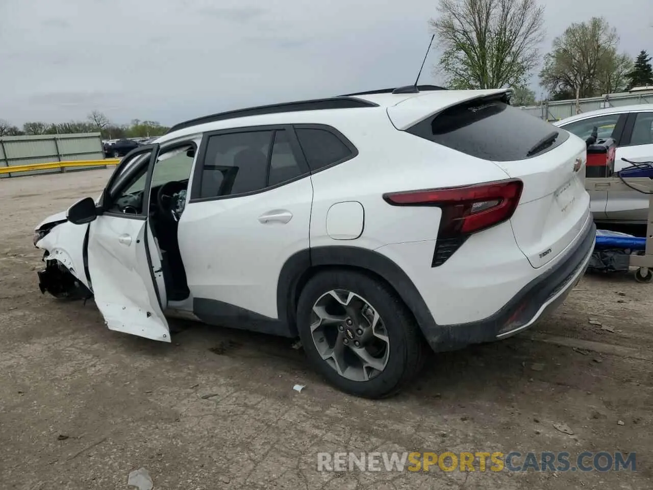 2 Photograph of a damaged car KL77LHE2XRC165416 CHEVROLET TRAX 2024