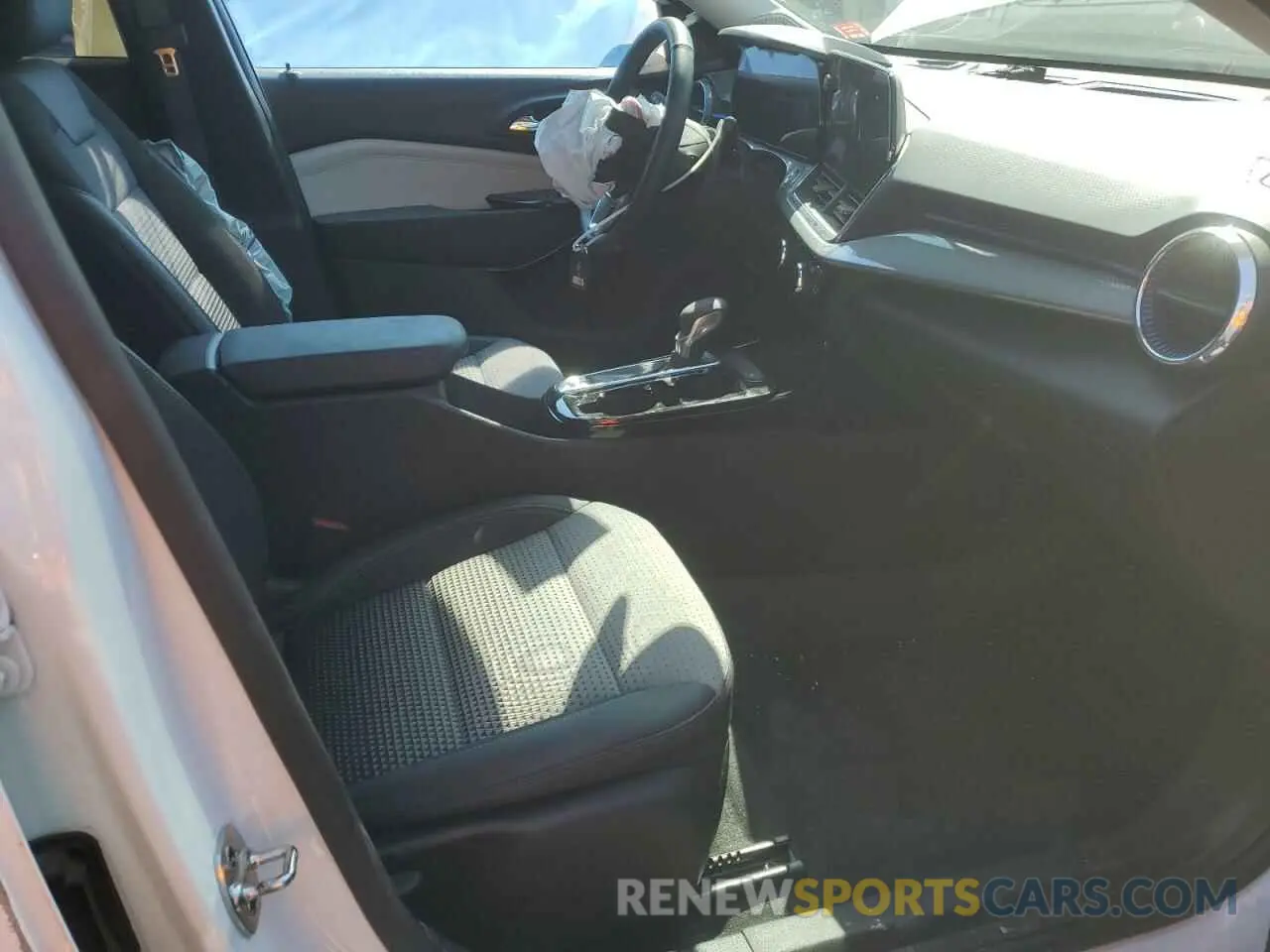 7 Photograph of a damaged car KL77LHE2XRC165416 CHEVROLET TRAX 2024
