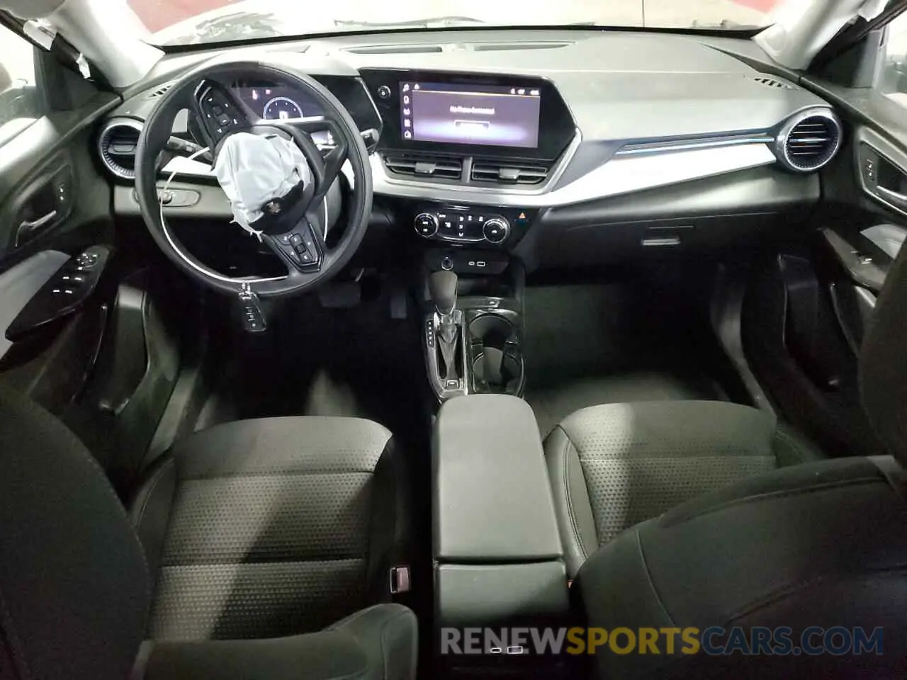 8 Photograph of a damaged car KL77LHE2XRC236761 CHEVROLET TRAX 2024