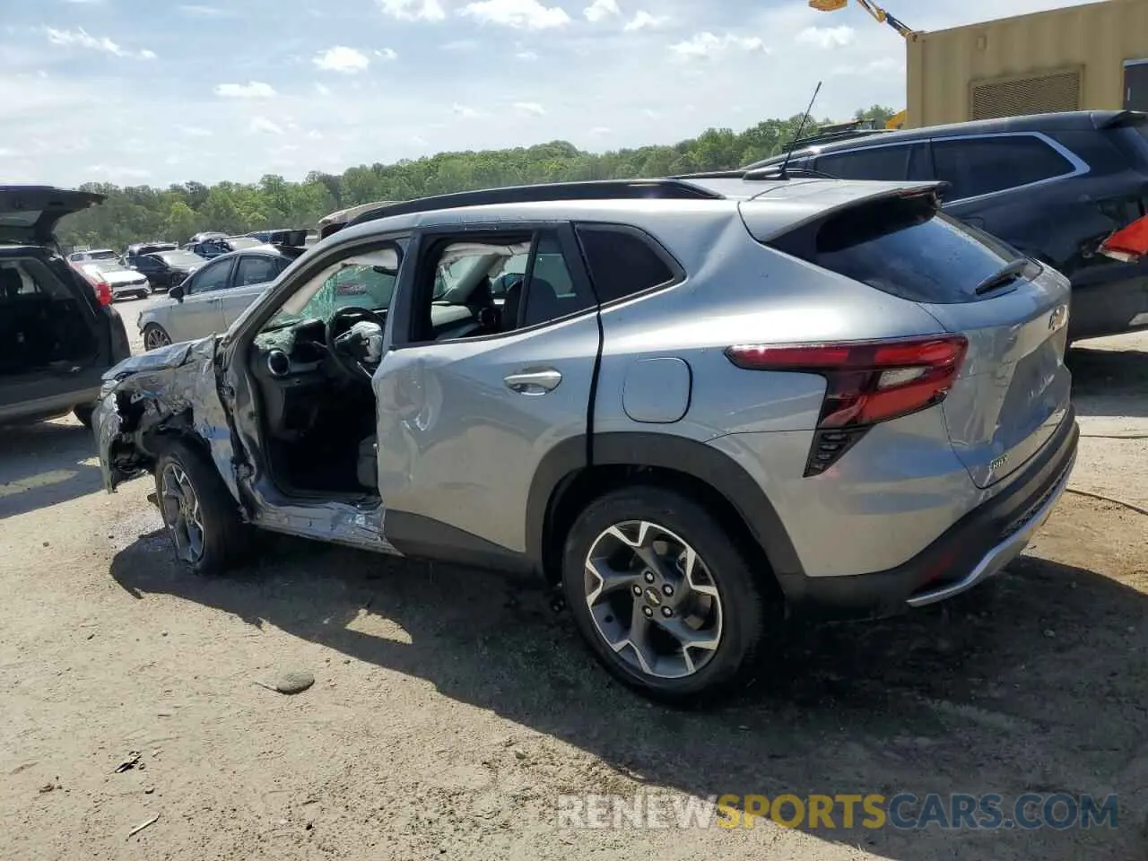 2 Photograph of a damaged car KL77LHE2XRC246805 CHEVROLET TRAX 2024