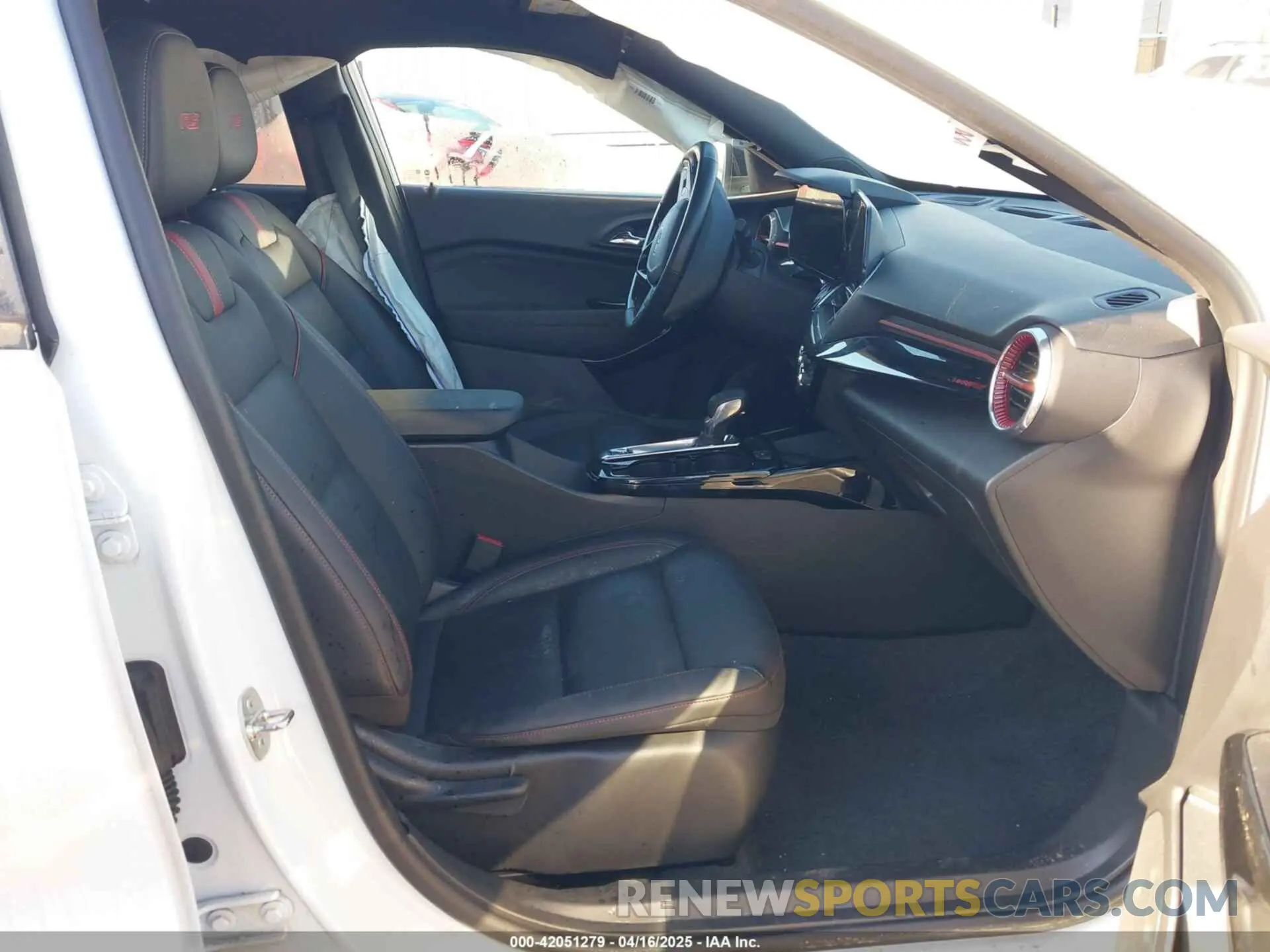 5 Photograph of a damaged car KL77LJE22RC033127 CHEVROLET TRAX 2024