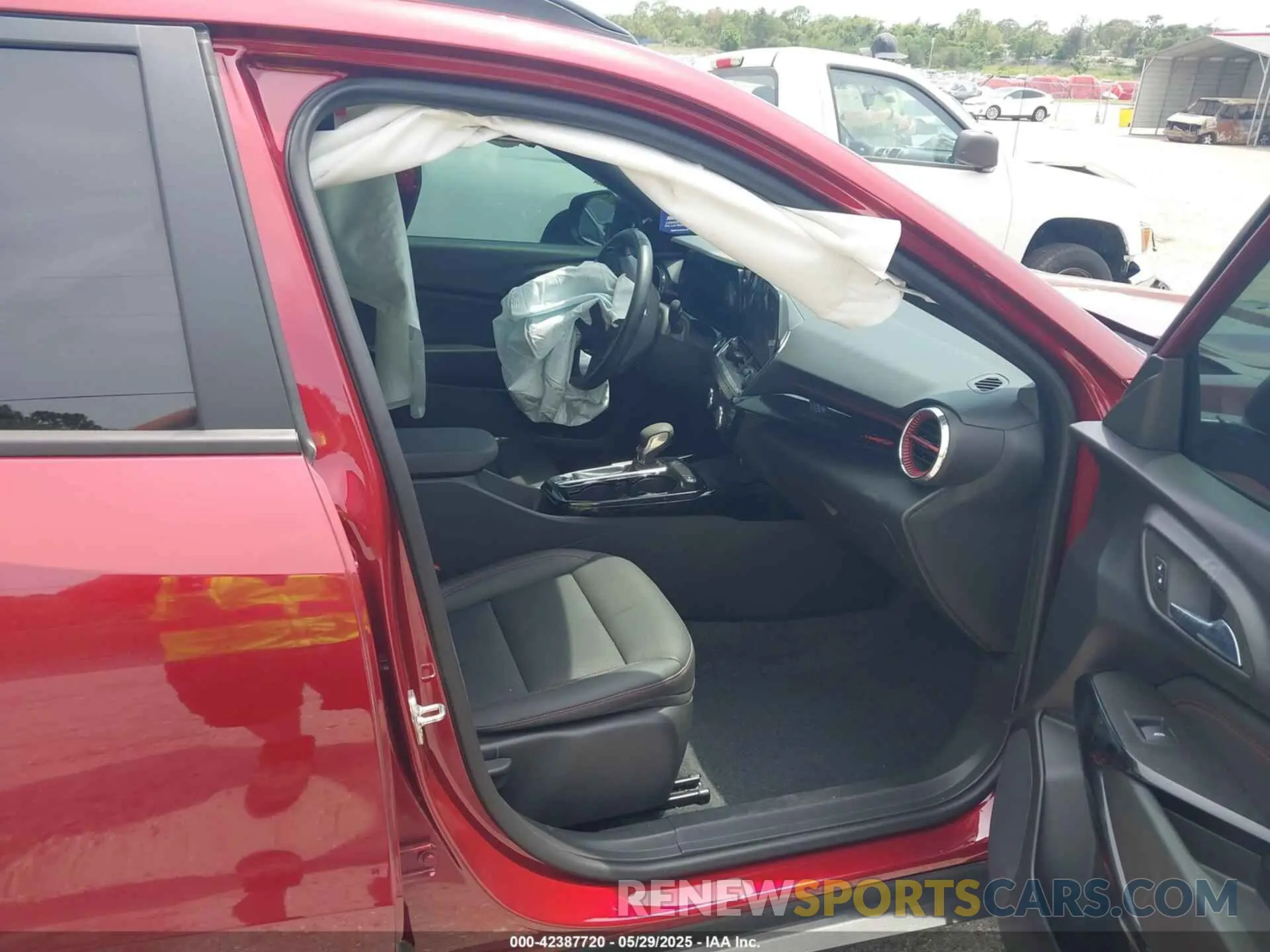 5 Photograph of a damaged car KL77LJE23RC024338 CHEVROLET TRAX 2024