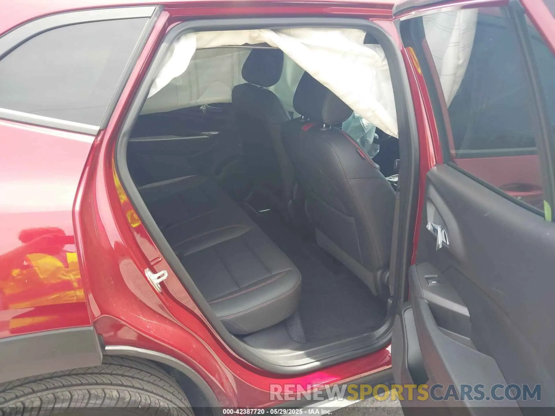 8 Photograph of a damaged car KL77LJE23RC024338 CHEVROLET TRAX 2024