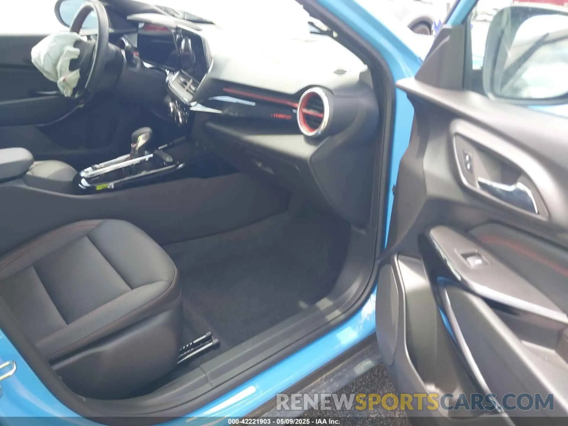 5 Photograph of a damaged car KL77LJE23RC052656 CHEVROLET TRAX 2024