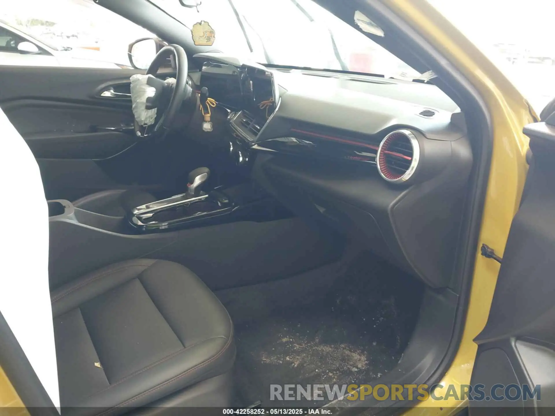 5 Photograph of a damaged car KL77LJE24RC195454 CHEVROLET TRAX 2024
