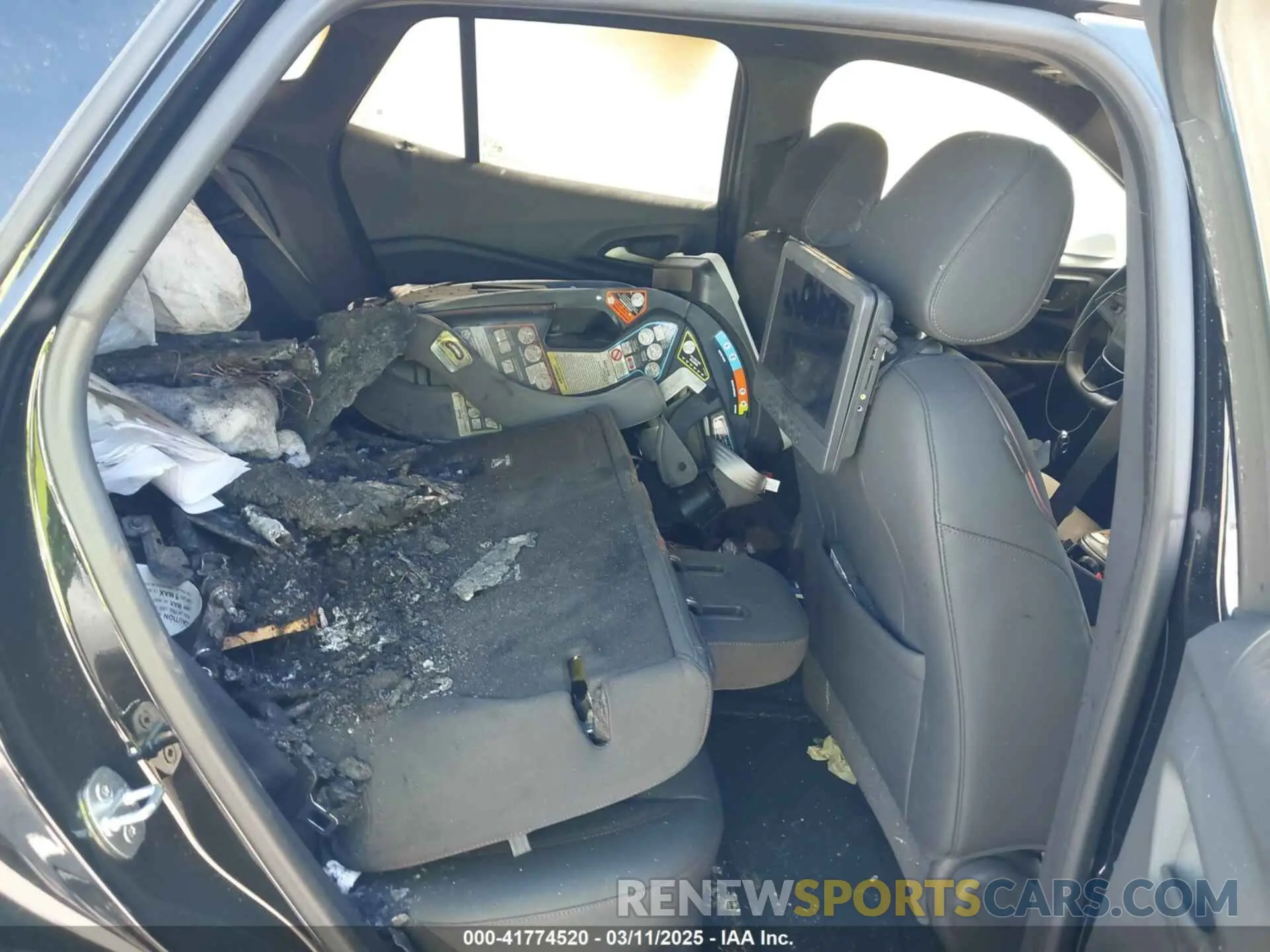 8 Photograph of a damaged car KL77LJE26RC049301 CHEVROLET TRAX 2024
