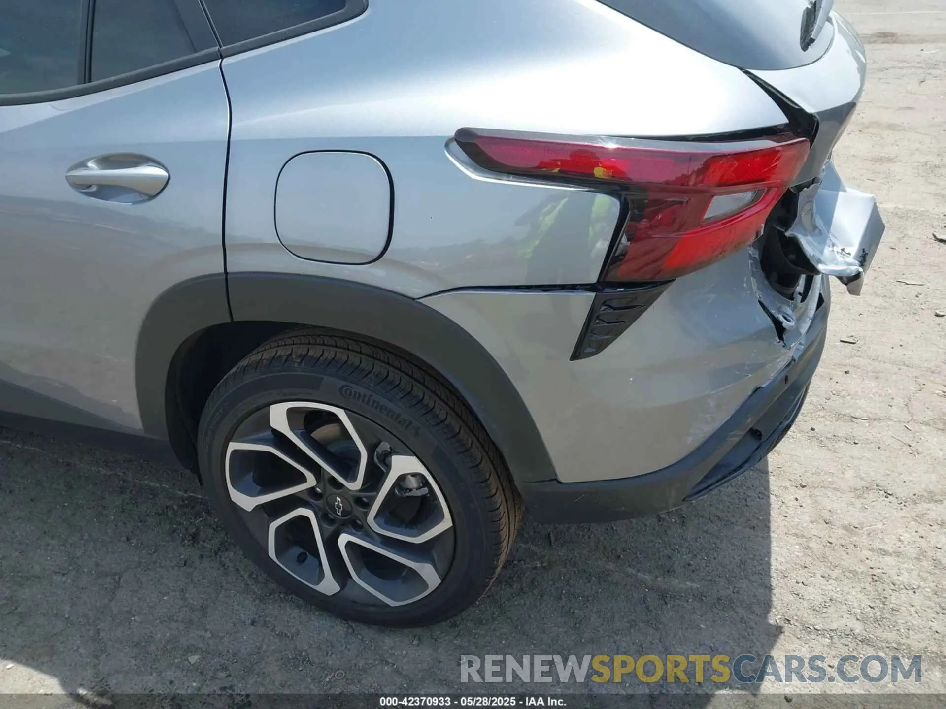 17 Photograph of a damaged car KL77LJE26RC221603 CHEVROLET TRAX 2024