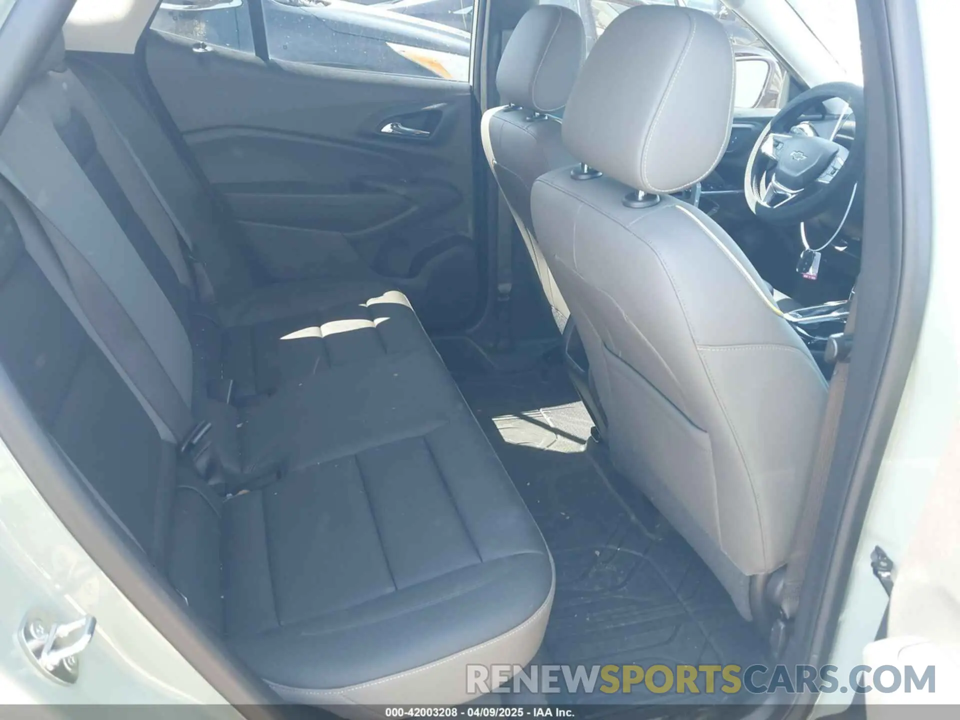 8 Photograph of a damaged car KL77LKE20RC086107 CHEVROLET TRAX 2024