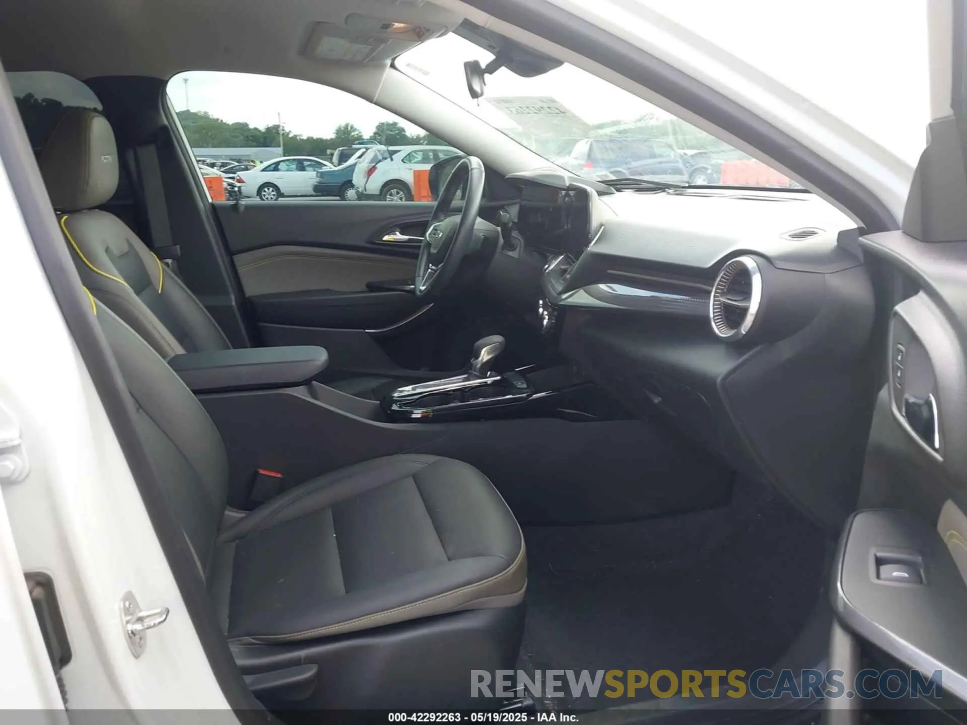 5 Photograph of a damaged car KL77LKE20RC087127 CHEVROLET TRAX 2024