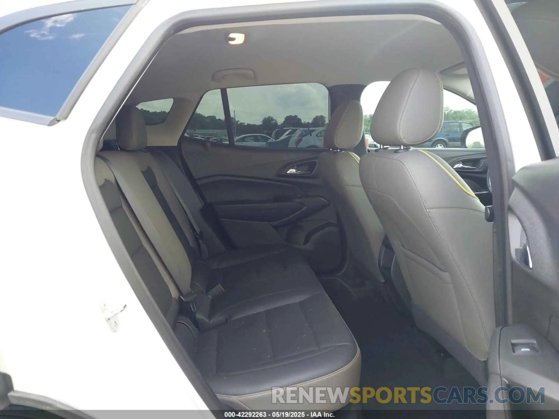 8 Photograph of a damaged car KL77LKE20RC087127 CHEVROLET TRAX 2024