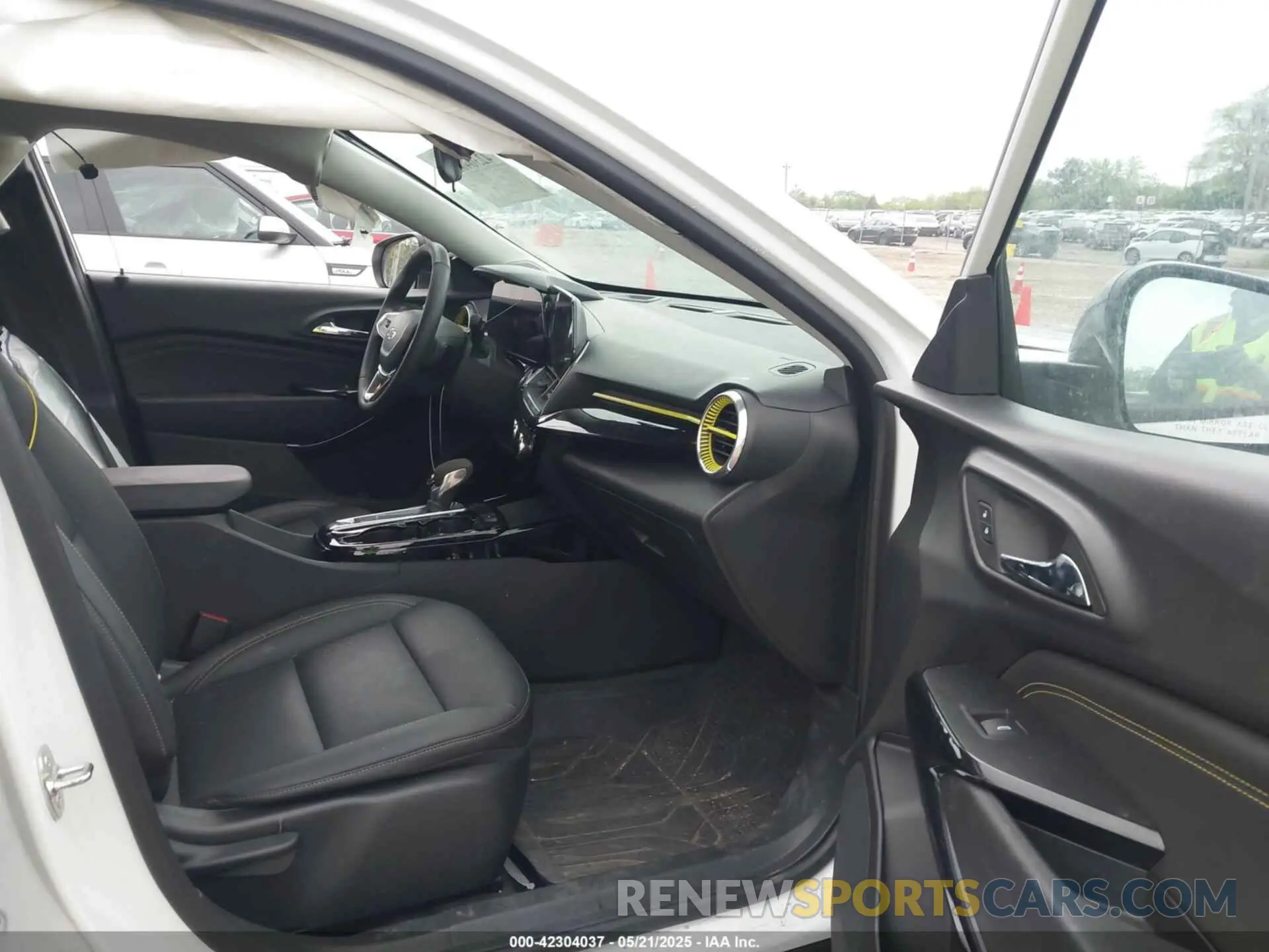 5 Photograph of a damaged car KL77LKE20RC109711 CHEVROLET TRAX 2024