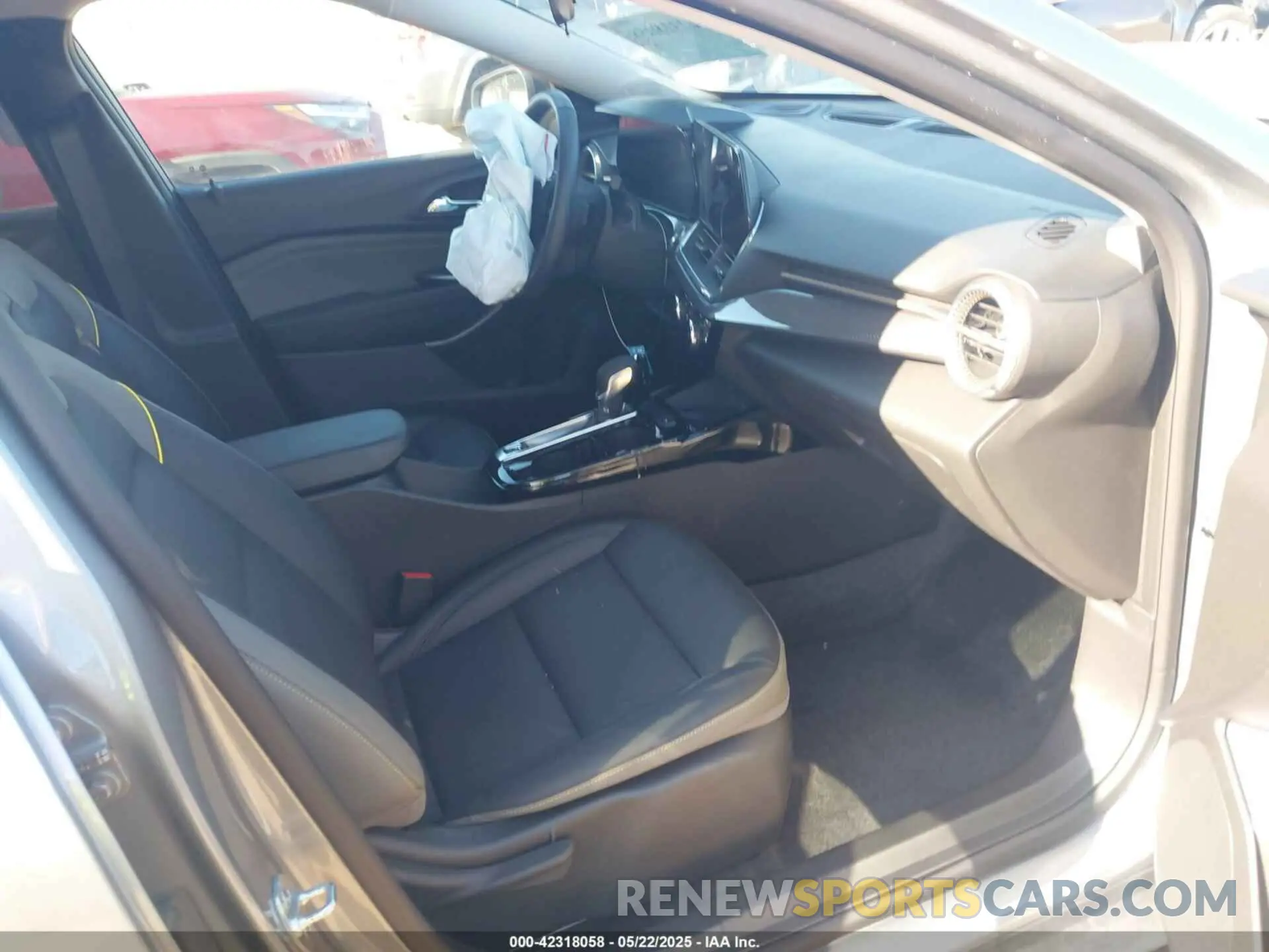 5 Photograph of a damaged car KL77LKE20RC161386 CHEVROLET TRAX 2024