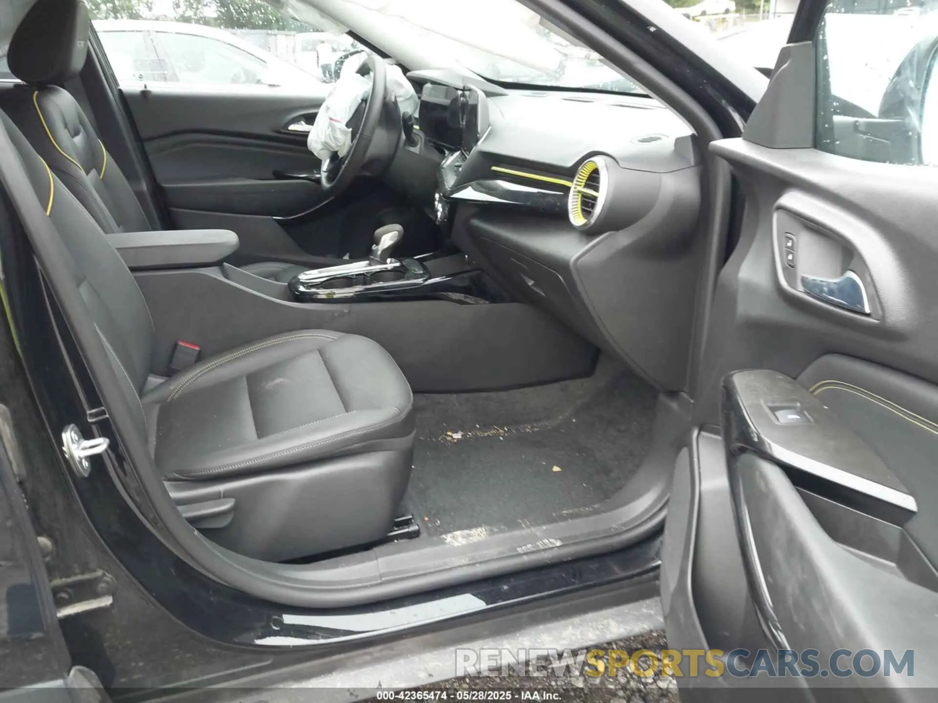 5 Photograph of a damaged car KL77LKE21RC023517 CHEVROLET TRAX 2024