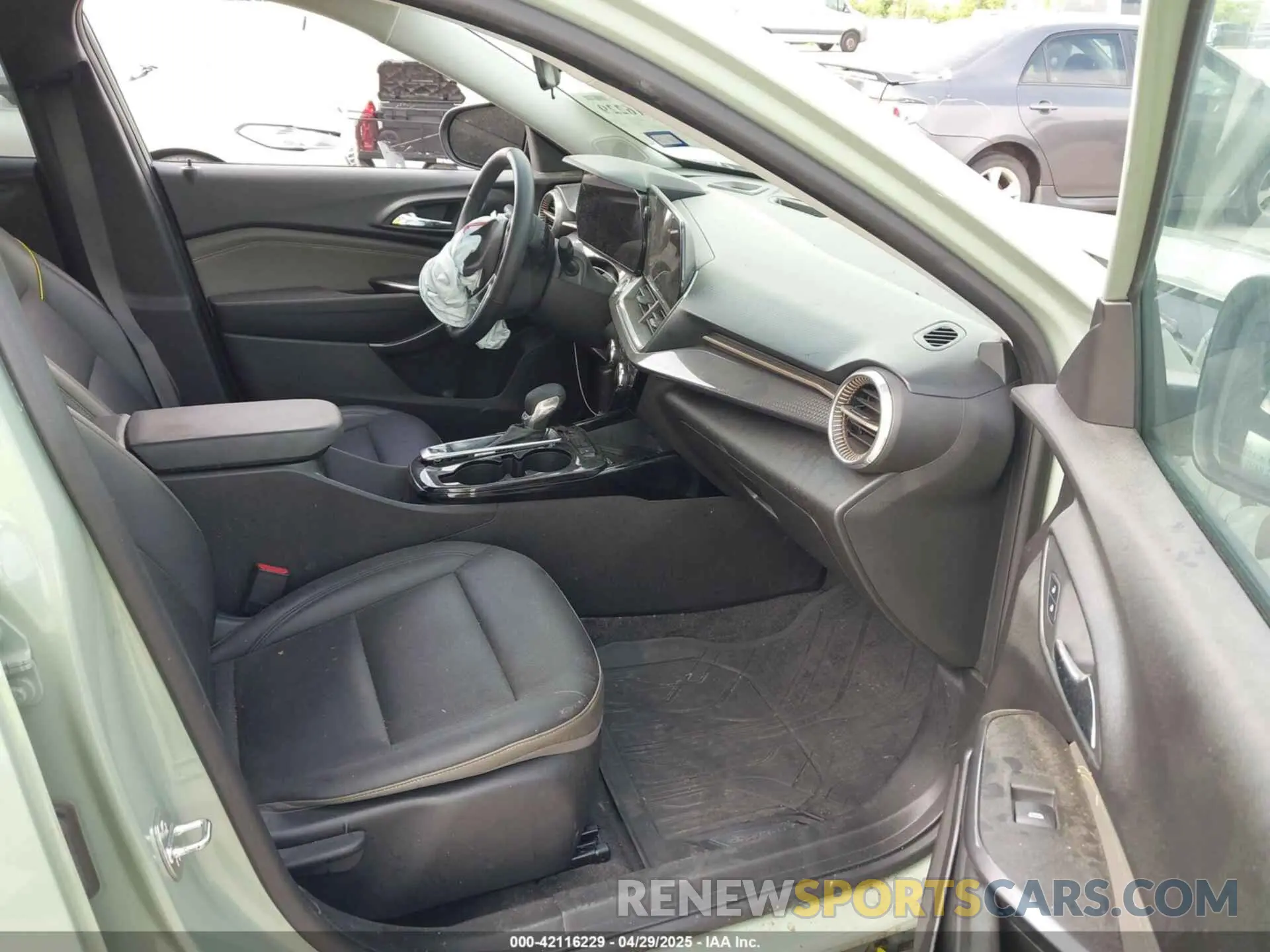 5 Photograph of a damaged car KL77LKE21RC086696 CHEVROLET TRAX 2024