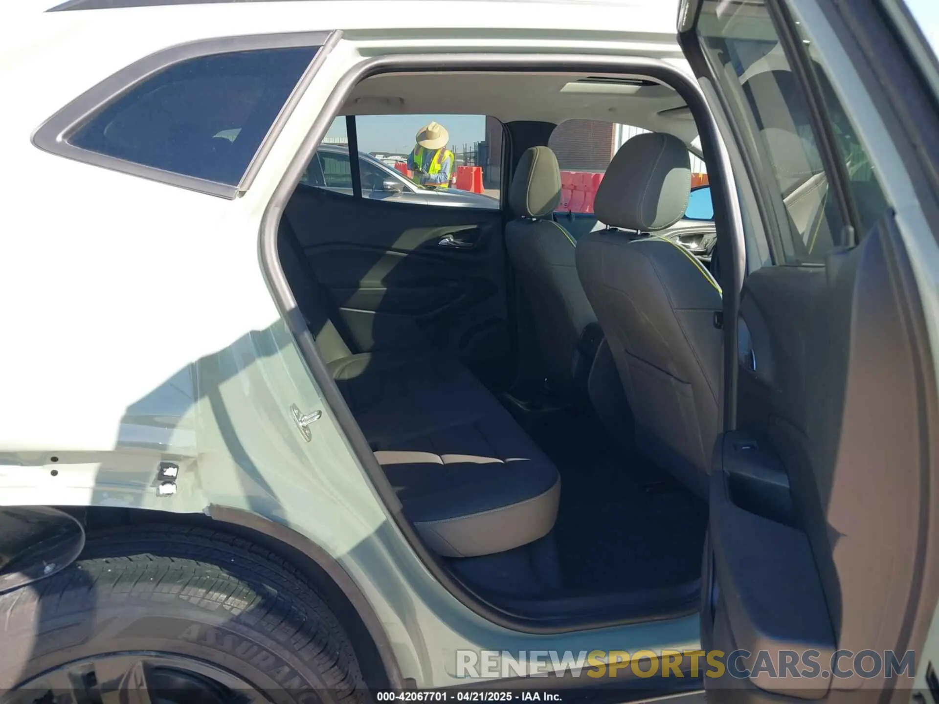 8 Photograph of a damaged car KL77LKE23RC092855 CHEVROLET TRAX 2024