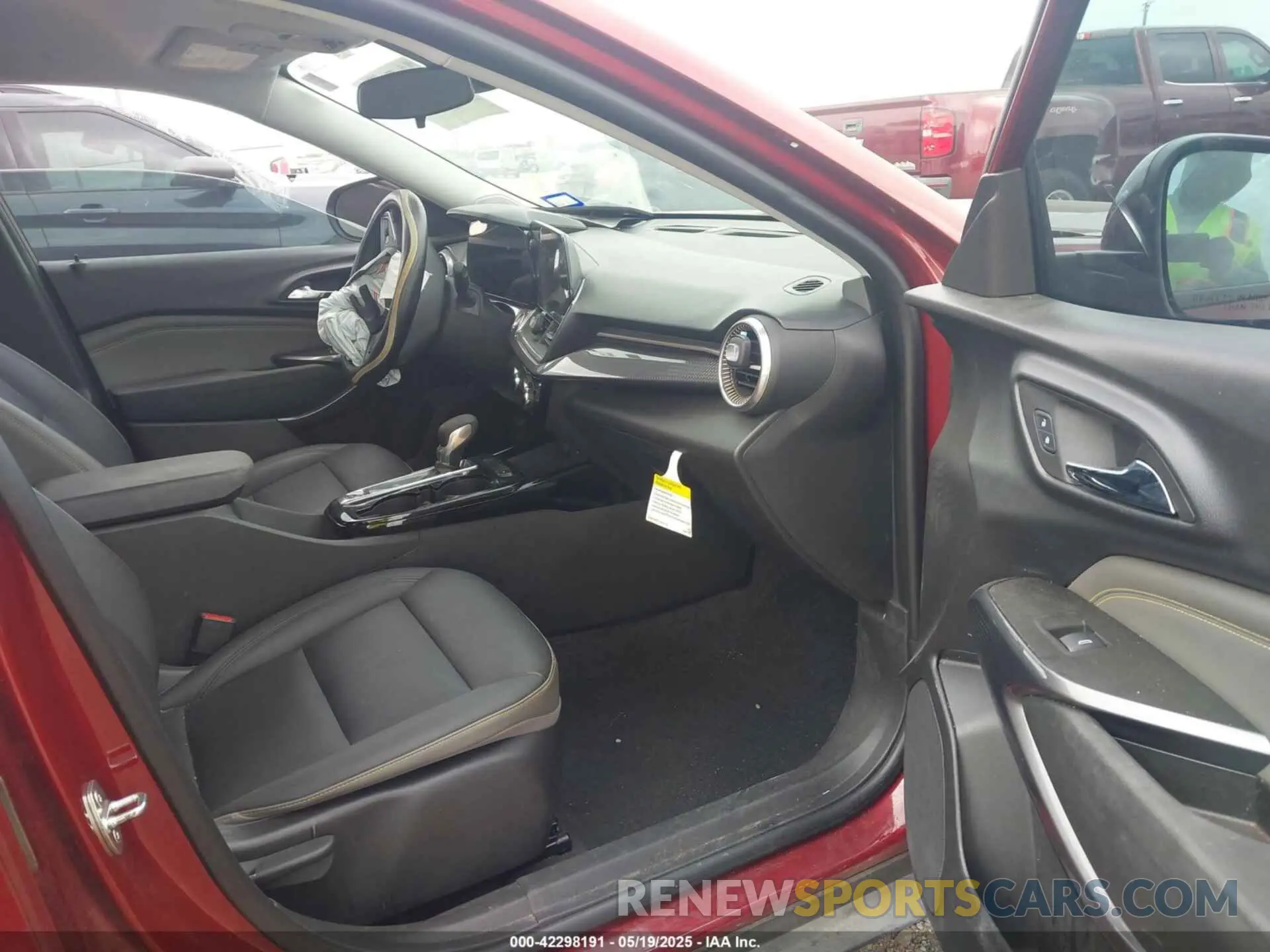 5 Photograph of a damaged car KL77LKE27RC002350 CHEVROLET TRAX 2024