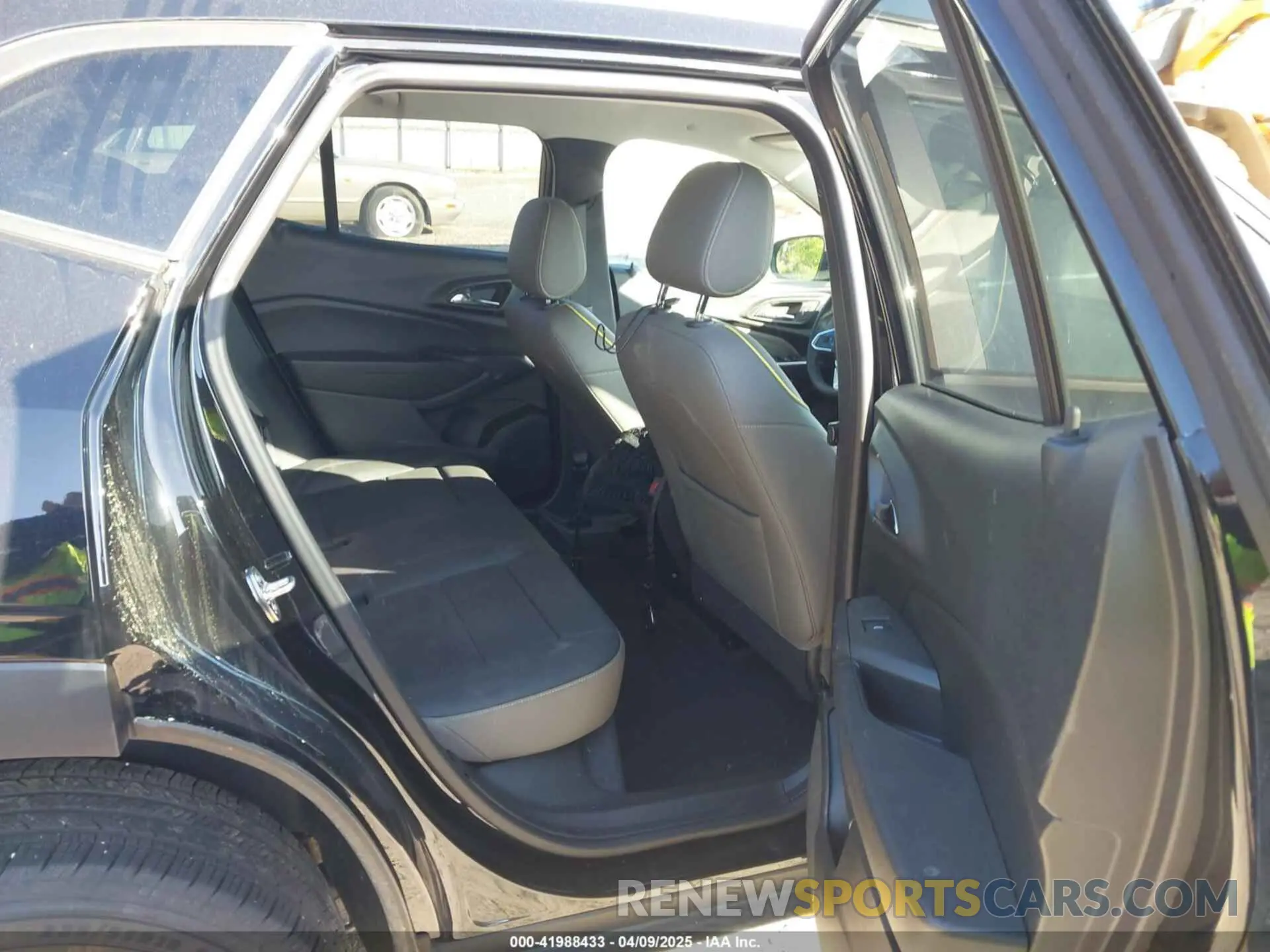 8 Photograph of a damaged car KL77LKE29RC100781 CHEVROLET TRAX 2024
