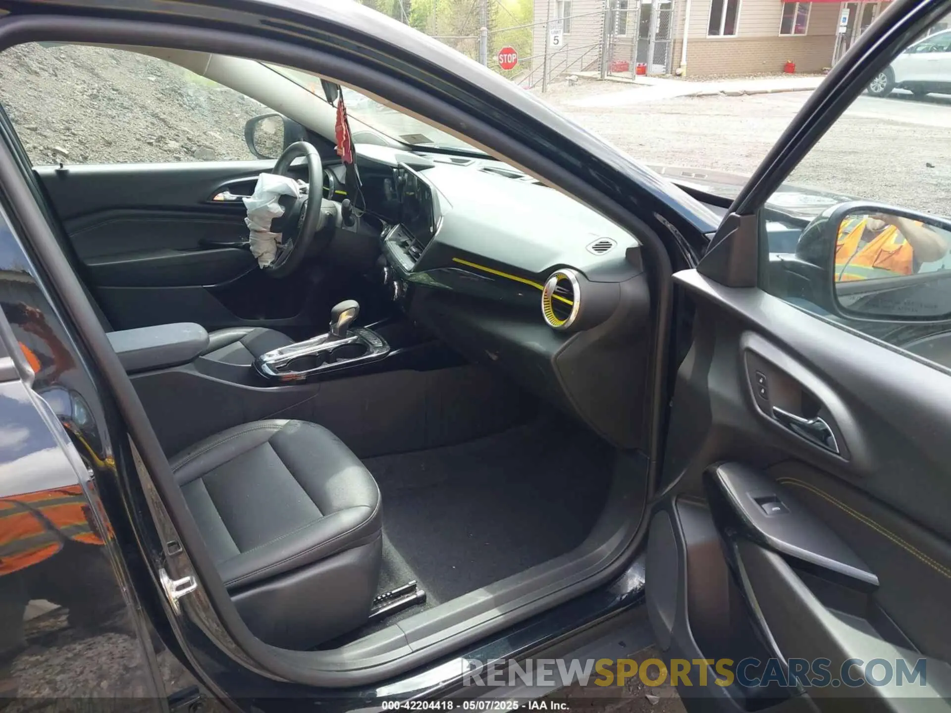 5 Photograph of a damaged car KL77LKE29RC112025 CHEVROLET TRAX 2024