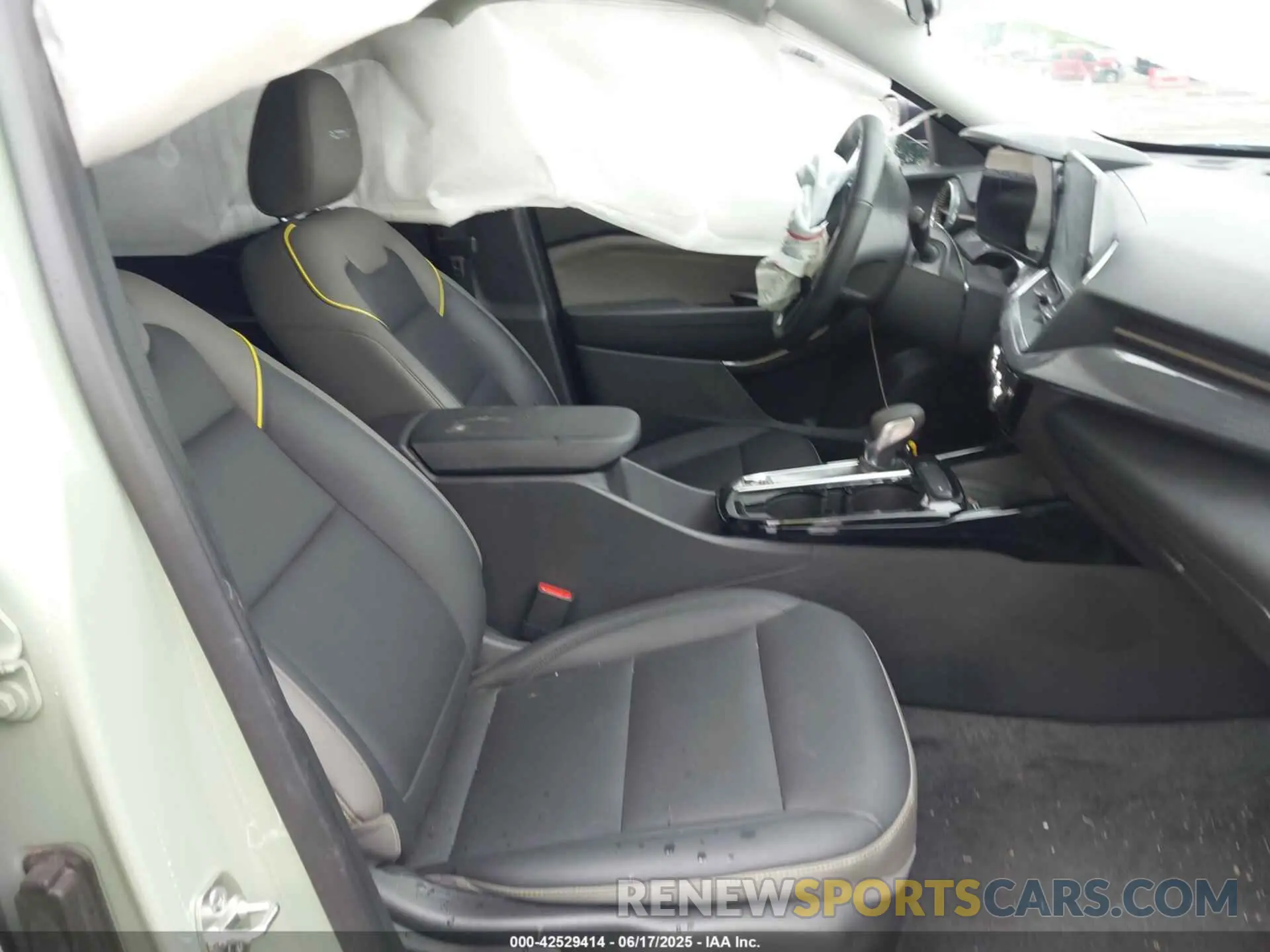 5 Photograph of a damaged car KL77LKE29RC184276 CHEVROLET TRAX 2024