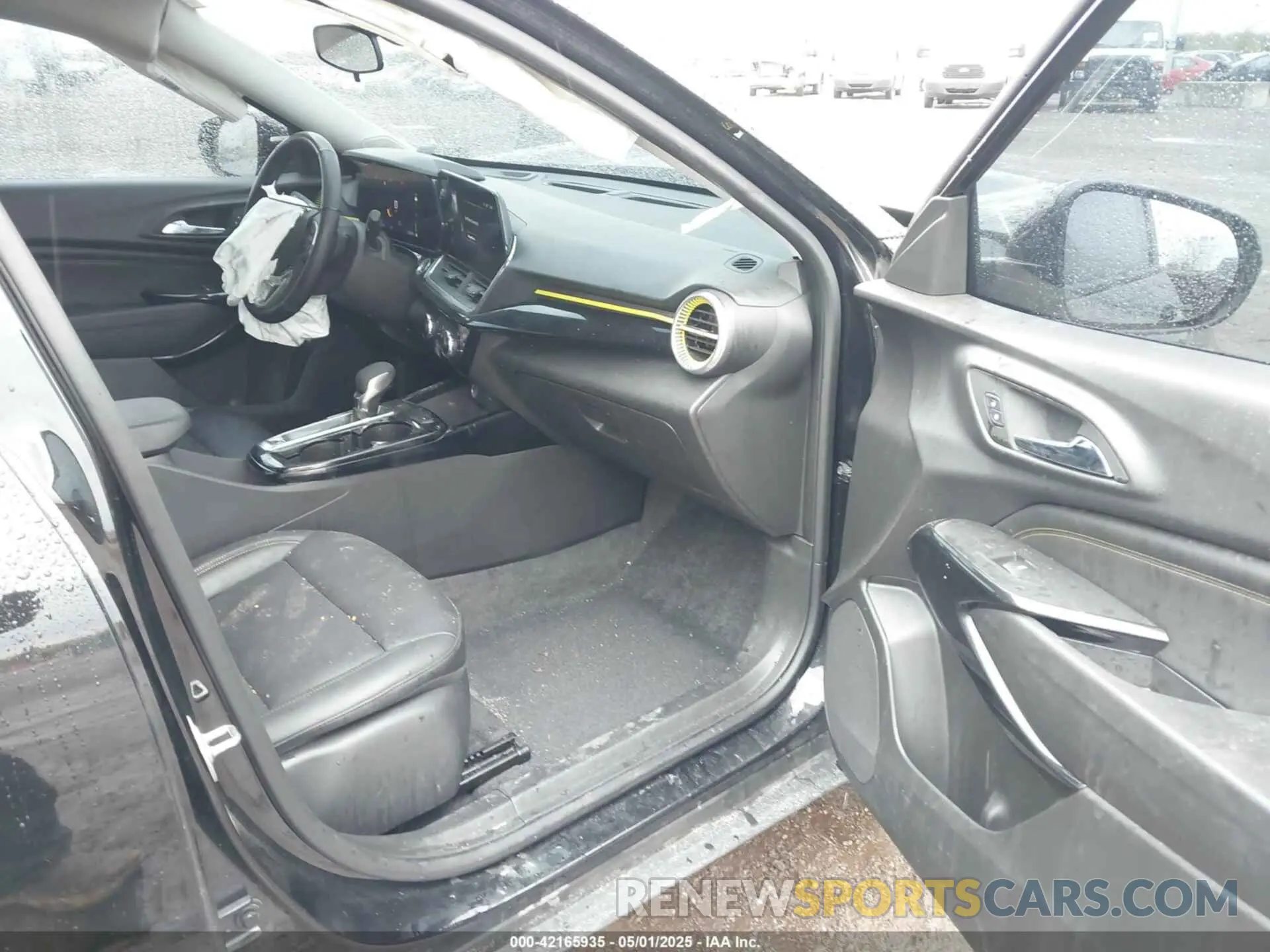 5 Photograph of a damaged car KL77LKE2XRC163372 CHEVROLET TRAX 2024