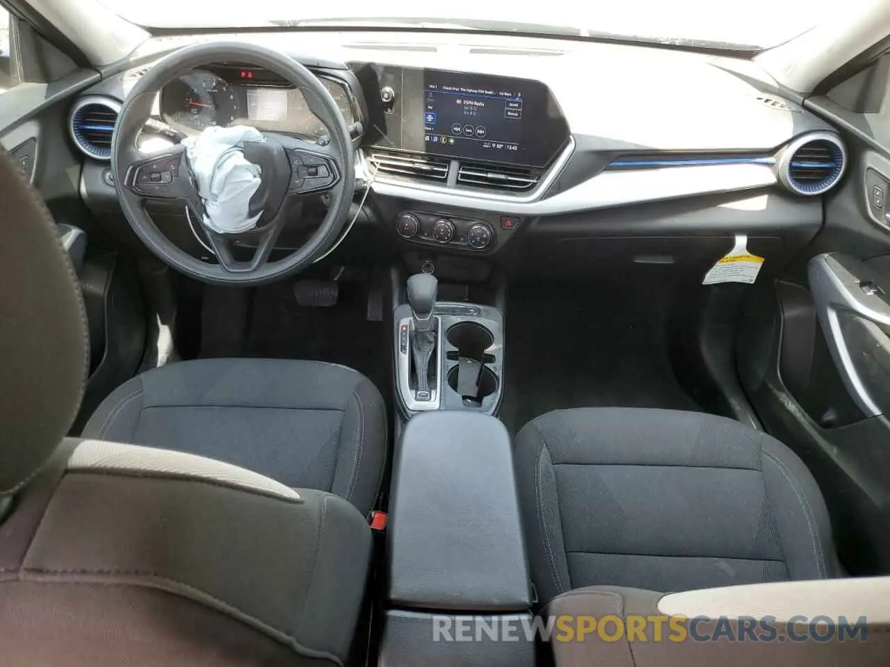 8 Photograph of a damaged car KL77LFEP0SC020228 CHEVROLET TRAX 2025