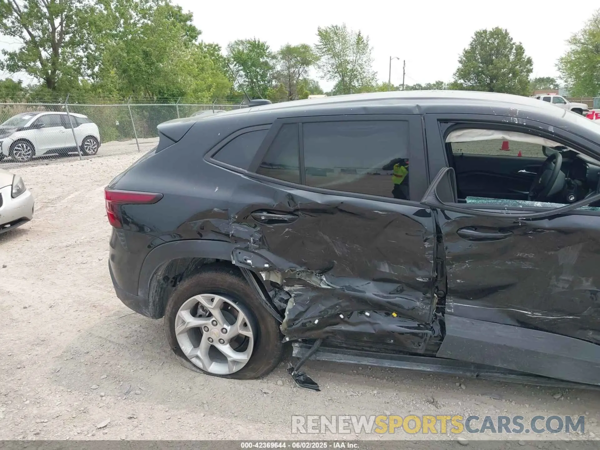 6 Photograph of a damaged car KL77LFEP1SC089851 CHEVROLET TRAX 2025