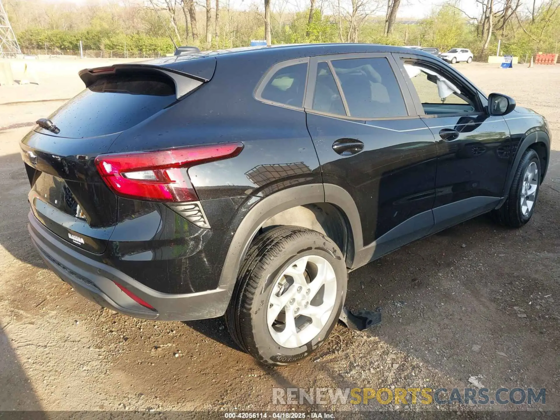 4 Photograph of a damaged car KL77LFEP1SC183504 CHEVROLET TRAX 2025