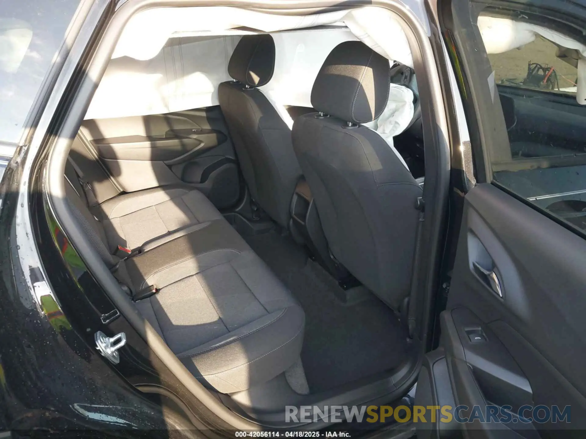 8 Photograph of a damaged car KL77LFEP1SC183504 CHEVROLET TRAX 2025