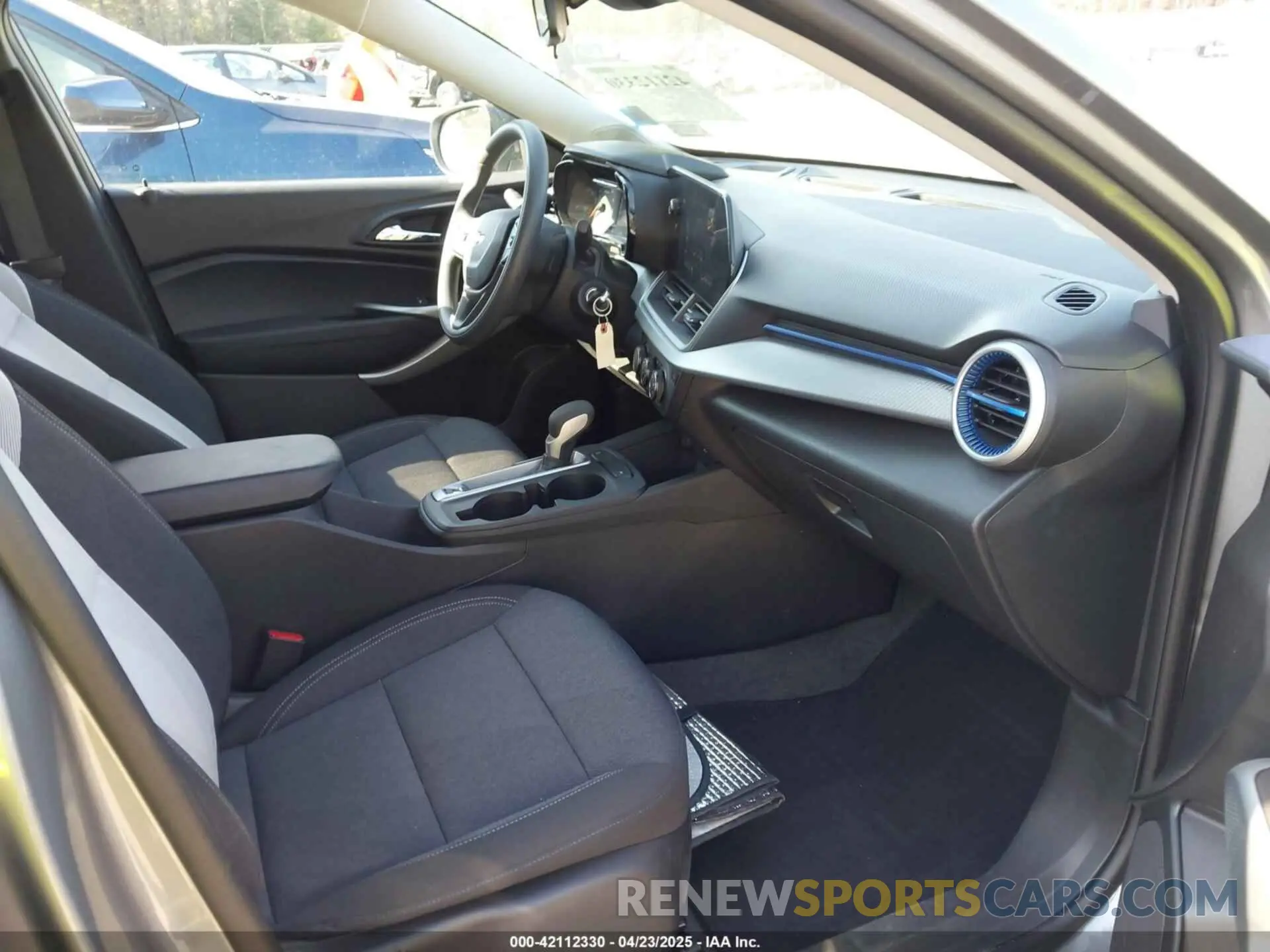 5 Photograph of a damaged car KL77LFEP2SC055126 CHEVROLET TRAX 2025