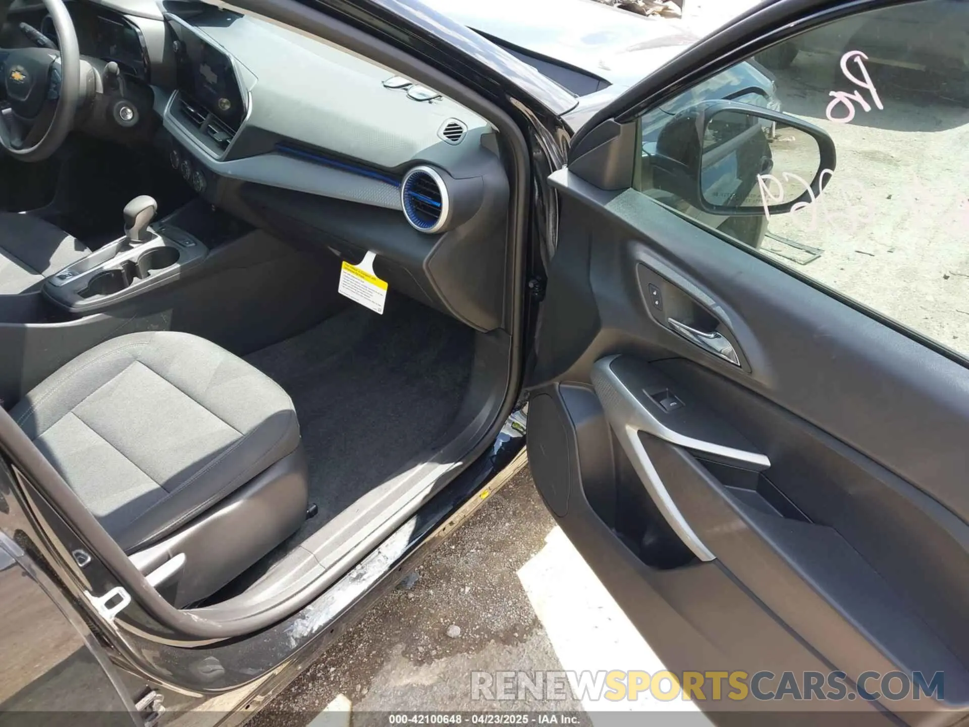 5 Photograph of a damaged car KL77LFEP2SC163973 CHEVROLET TRAX 2025