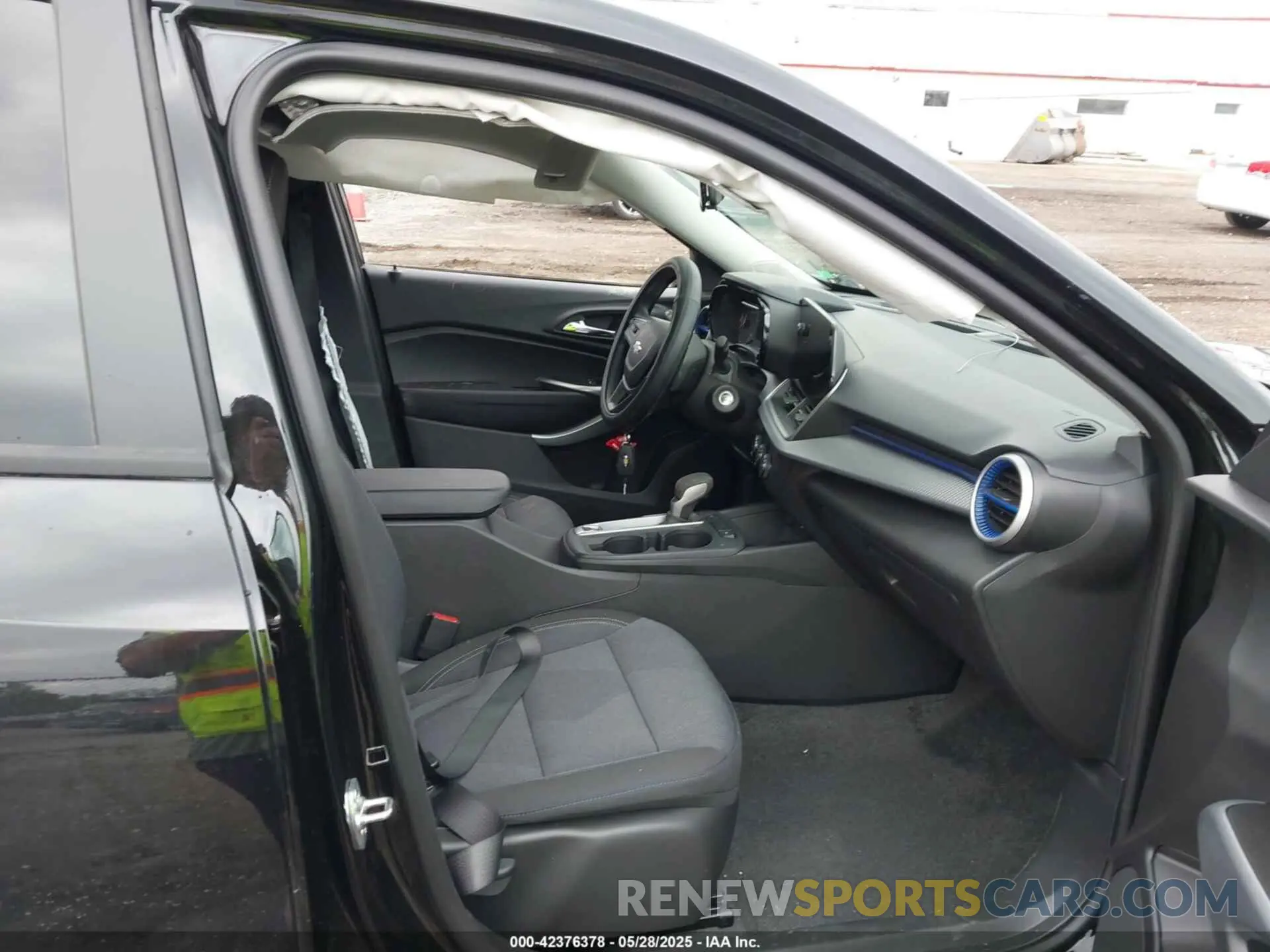 5 Photograph of a damaged car KL77LFEP4SC130652 CHEVROLET TRAX 2025