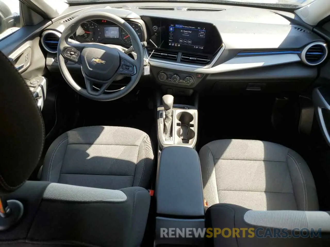 8 Photograph of a damaged car KL77LFEP4SC161609 CHEVROLET TRAX 2025