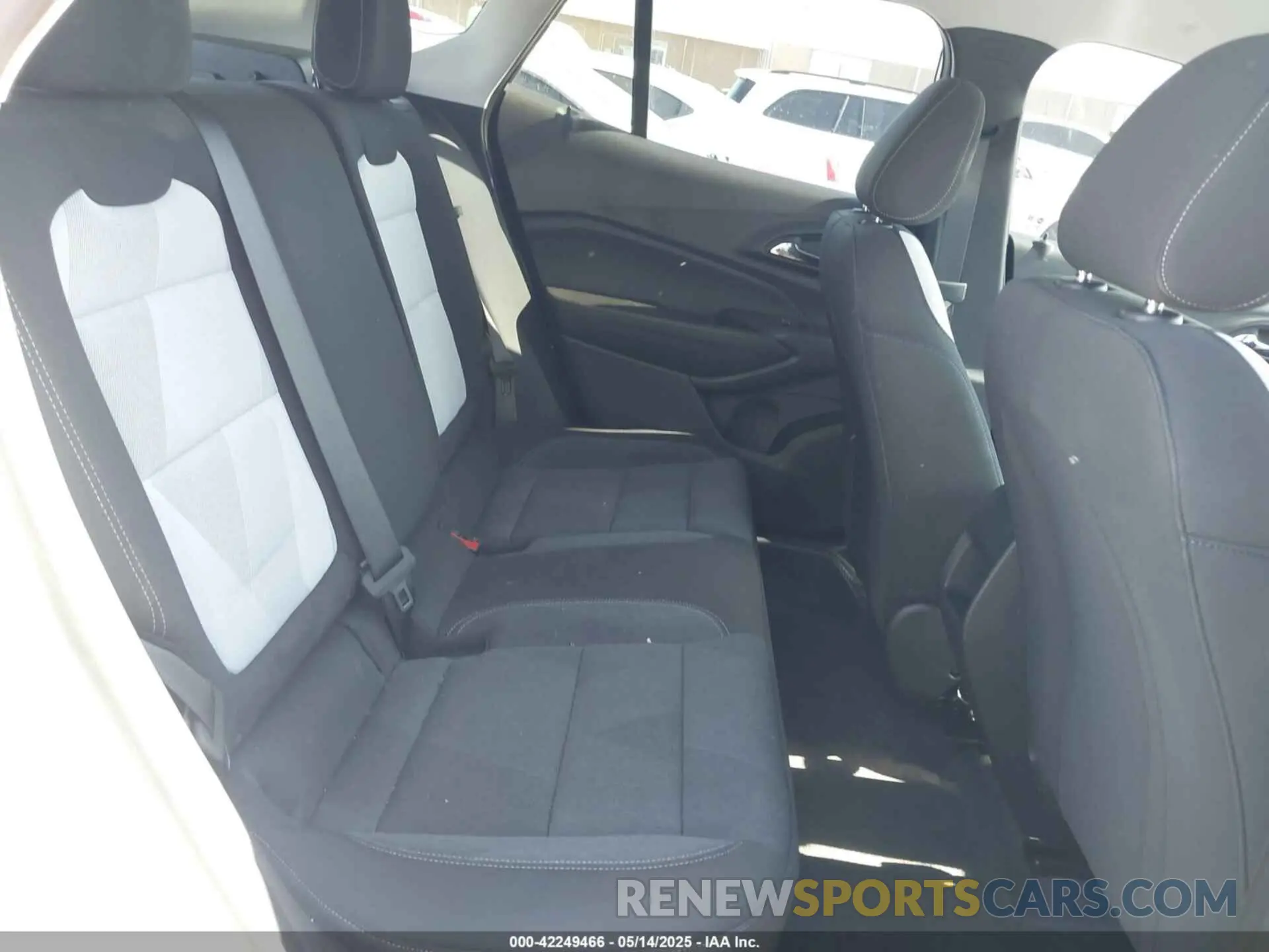 8 Photograph of a damaged car KL77LFEP5SC211272 CHEVROLET TRAX 2025