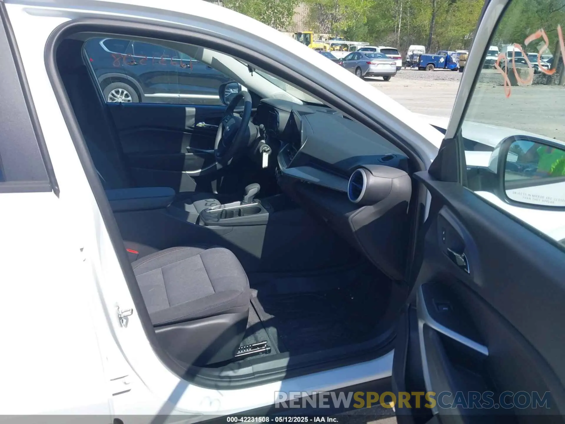 5 Photograph of a damaged car KL77LFEP5SC237595 CHEVROLET TRAX 2025